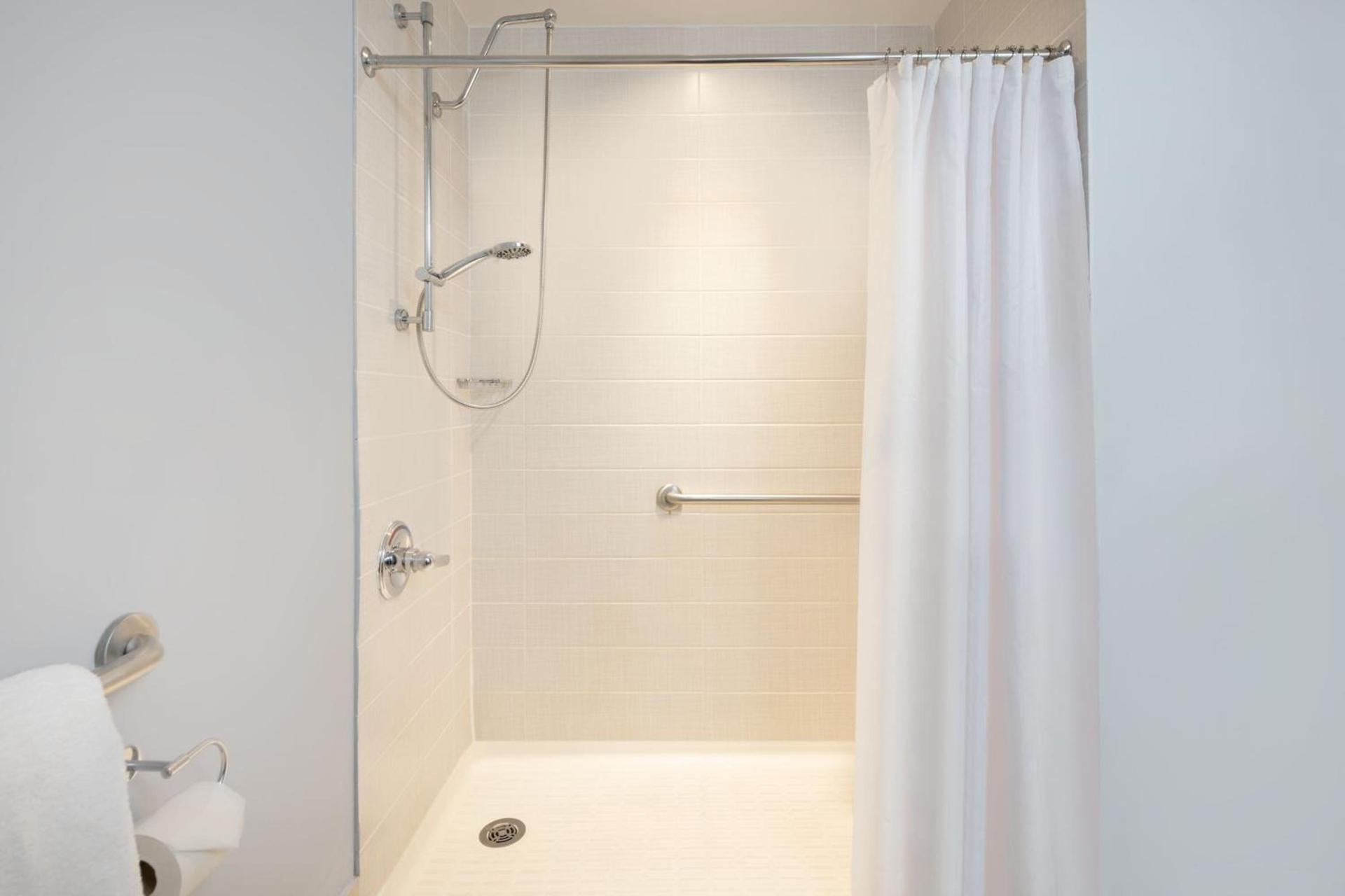 Courtyard by Marriott New York JFK Airport photo 14