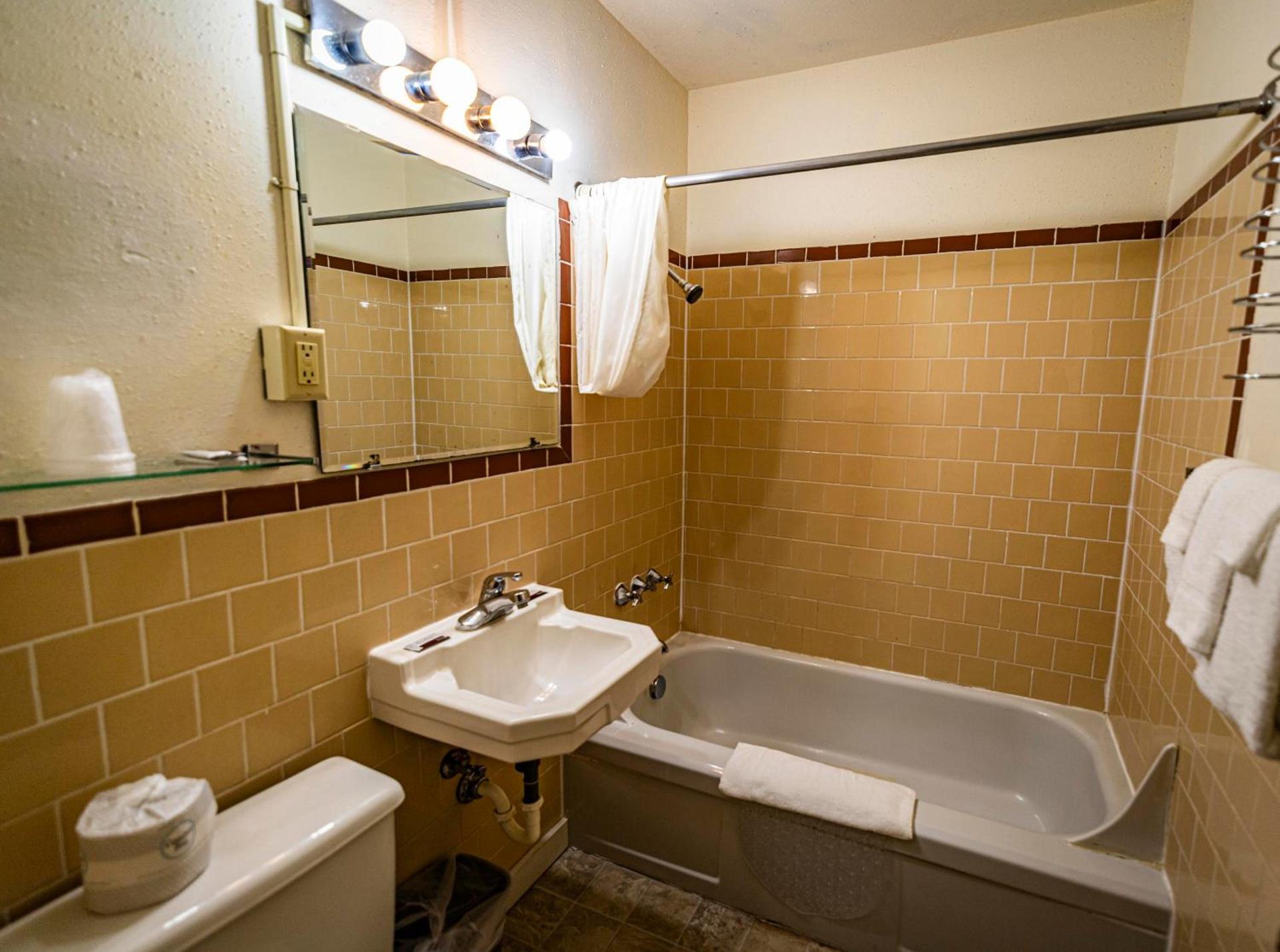 FourWinds INN photo 12
