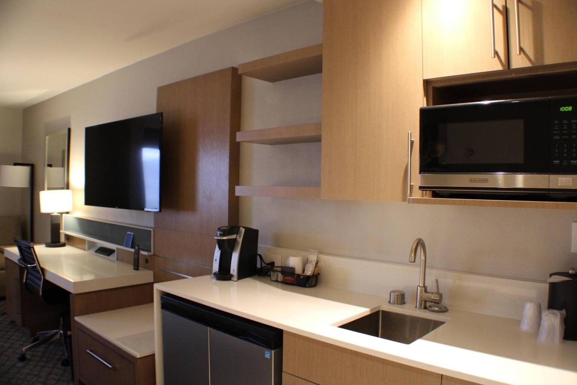 Delta Hotels by Marriott Seattle Everett photo 5