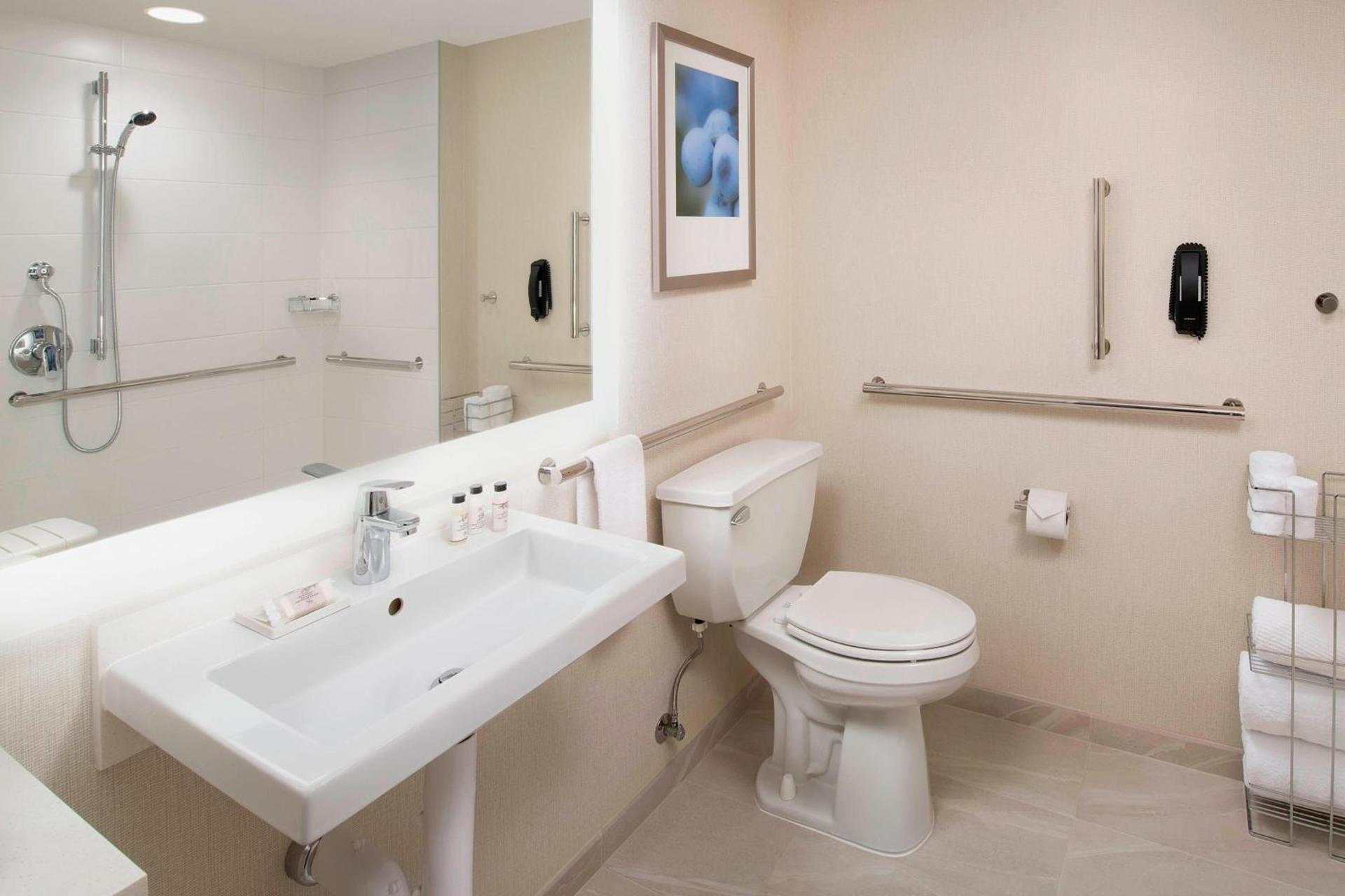 Delta Hotels by Marriott Seattle Everett photo 12
