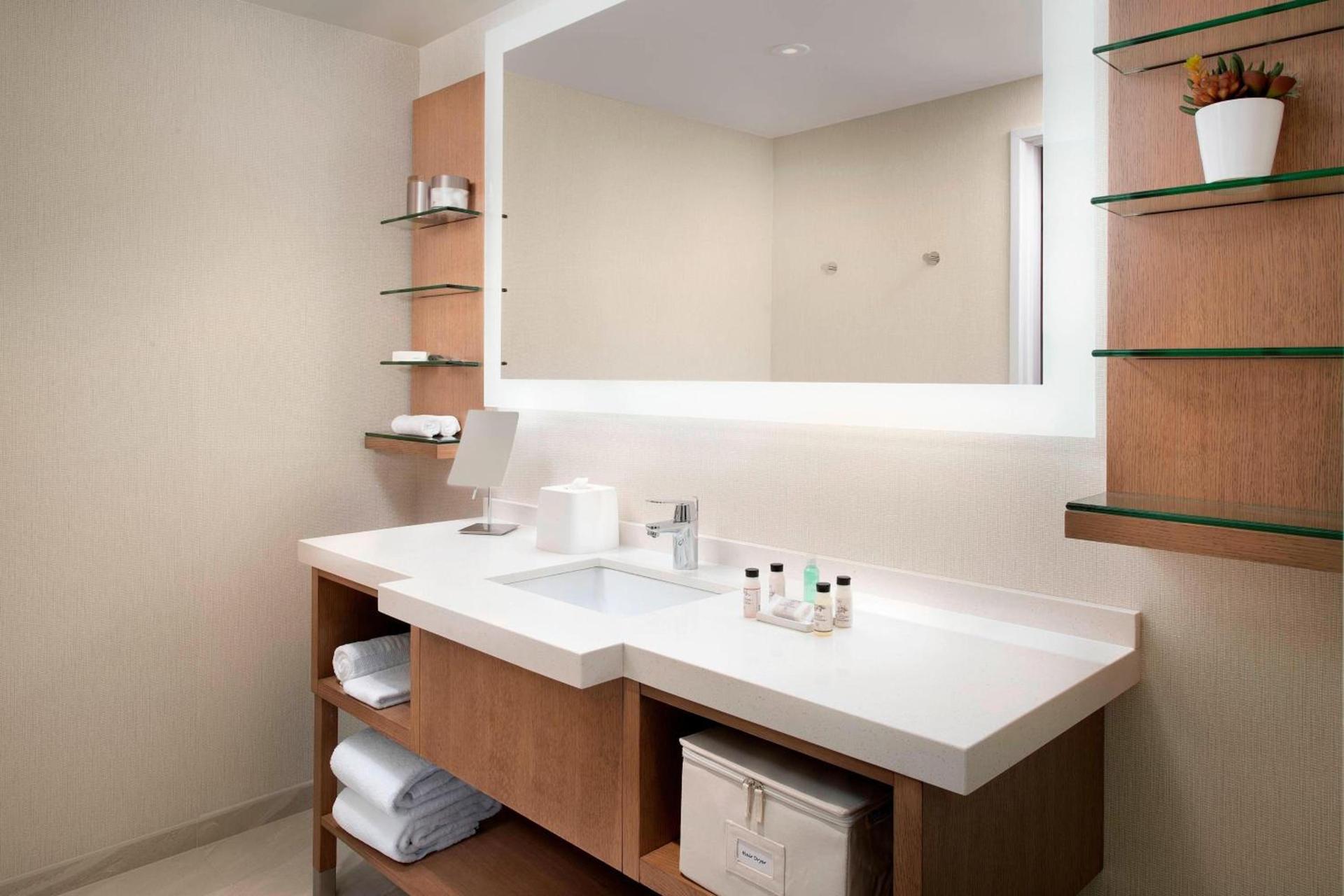 Delta Hotels by Marriott Seattle Everett photo 22