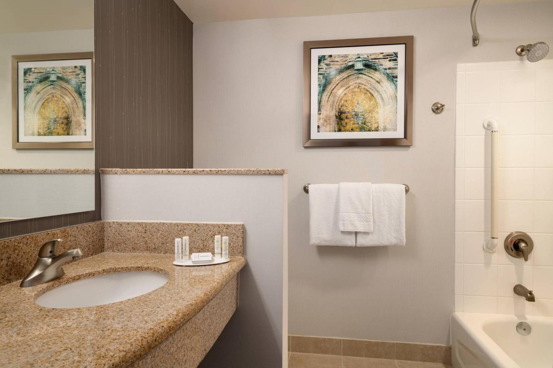 Courtyard by Marriott Ewing Princeton photo 18