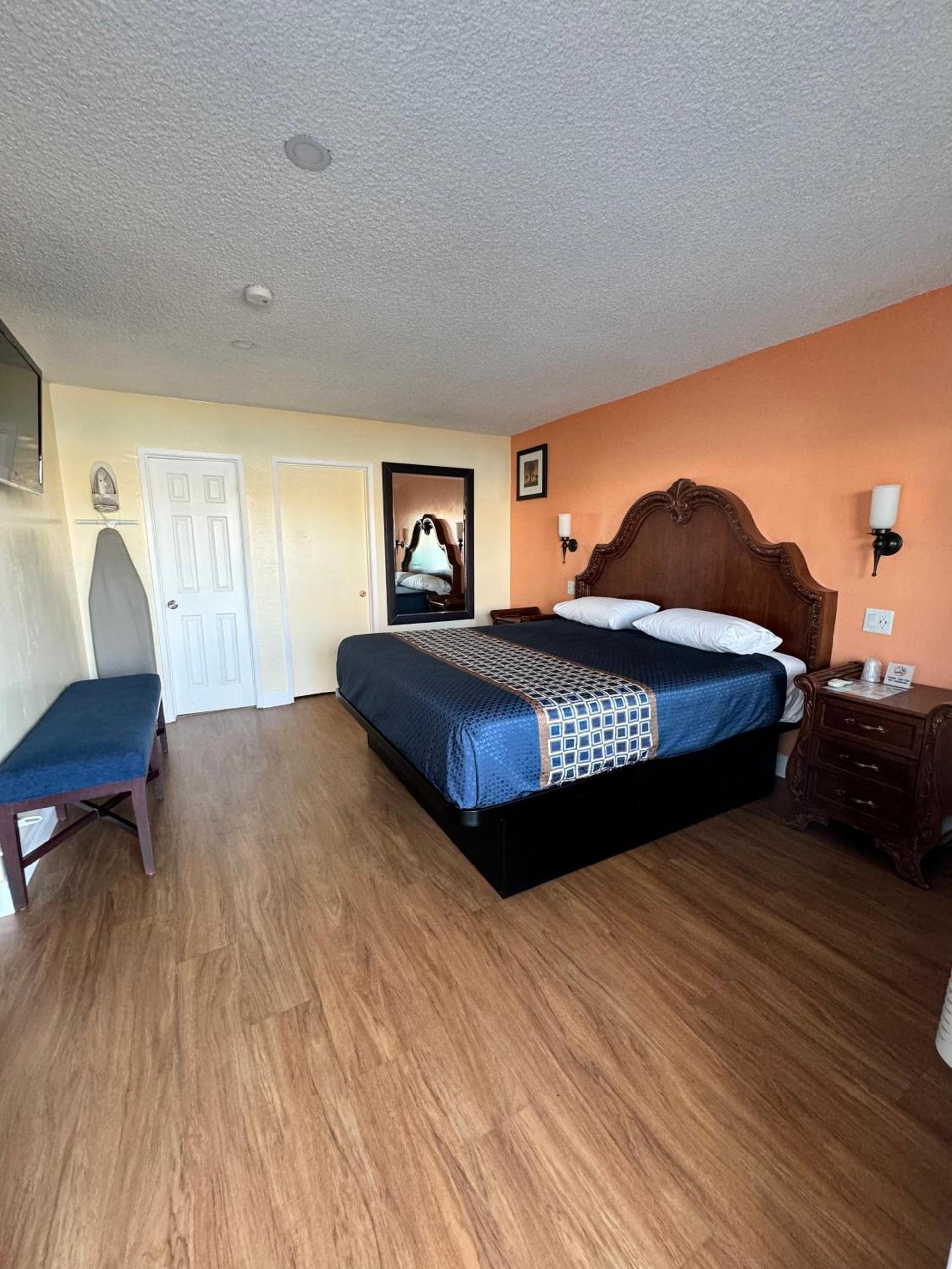 Walden Motel photo 7
