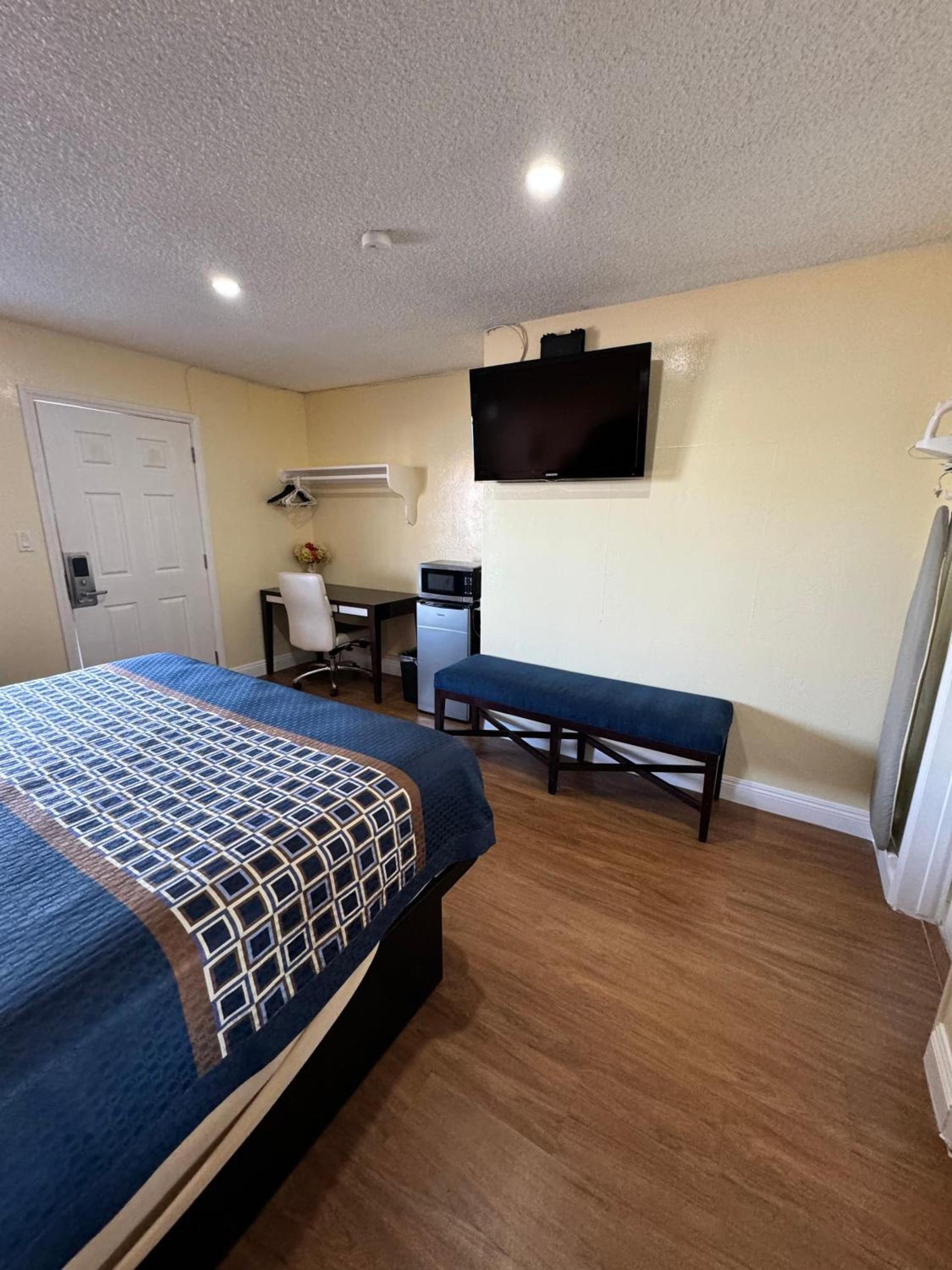 Walden Motel photo 5