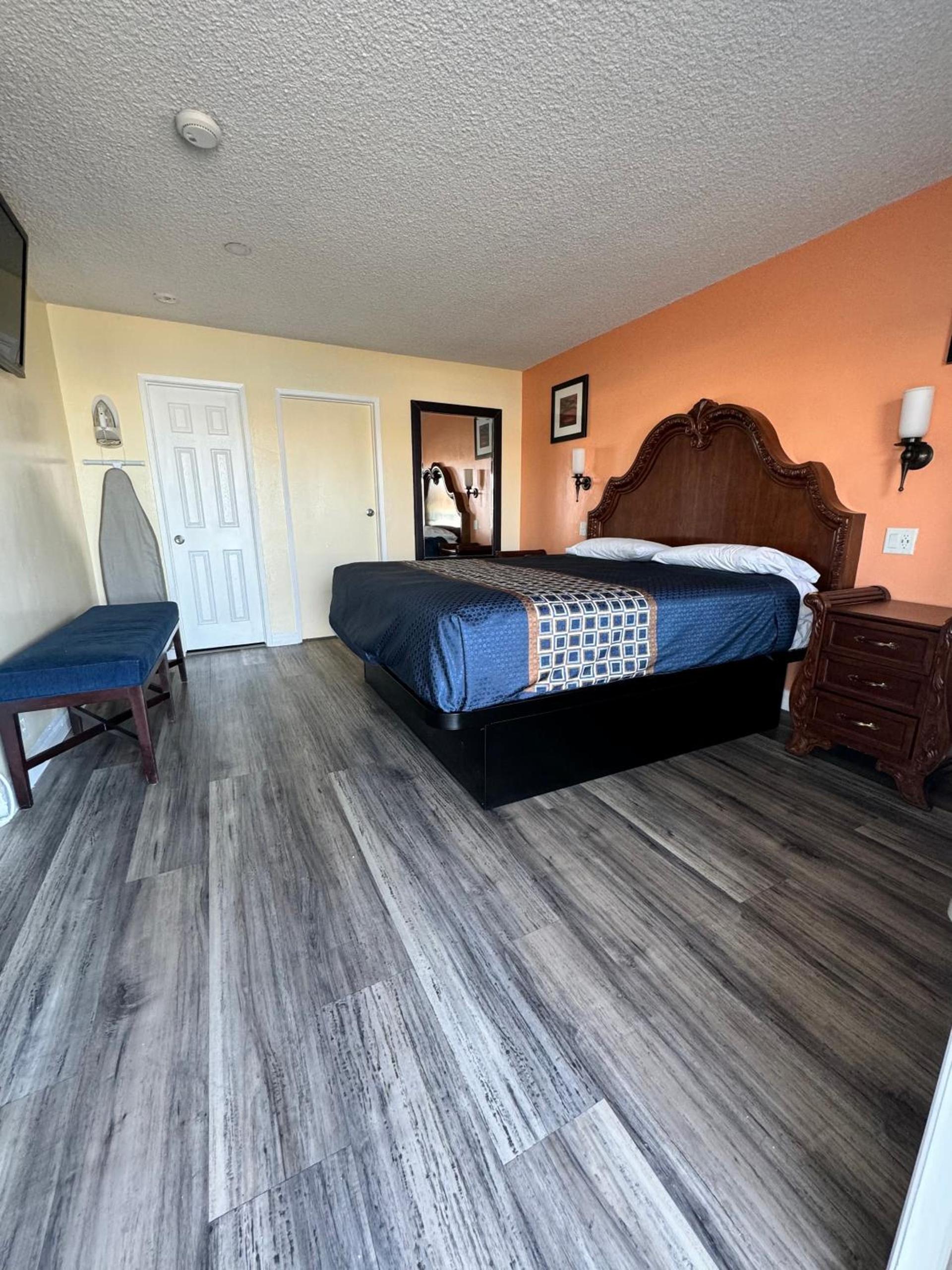 Walden Motel photo 4