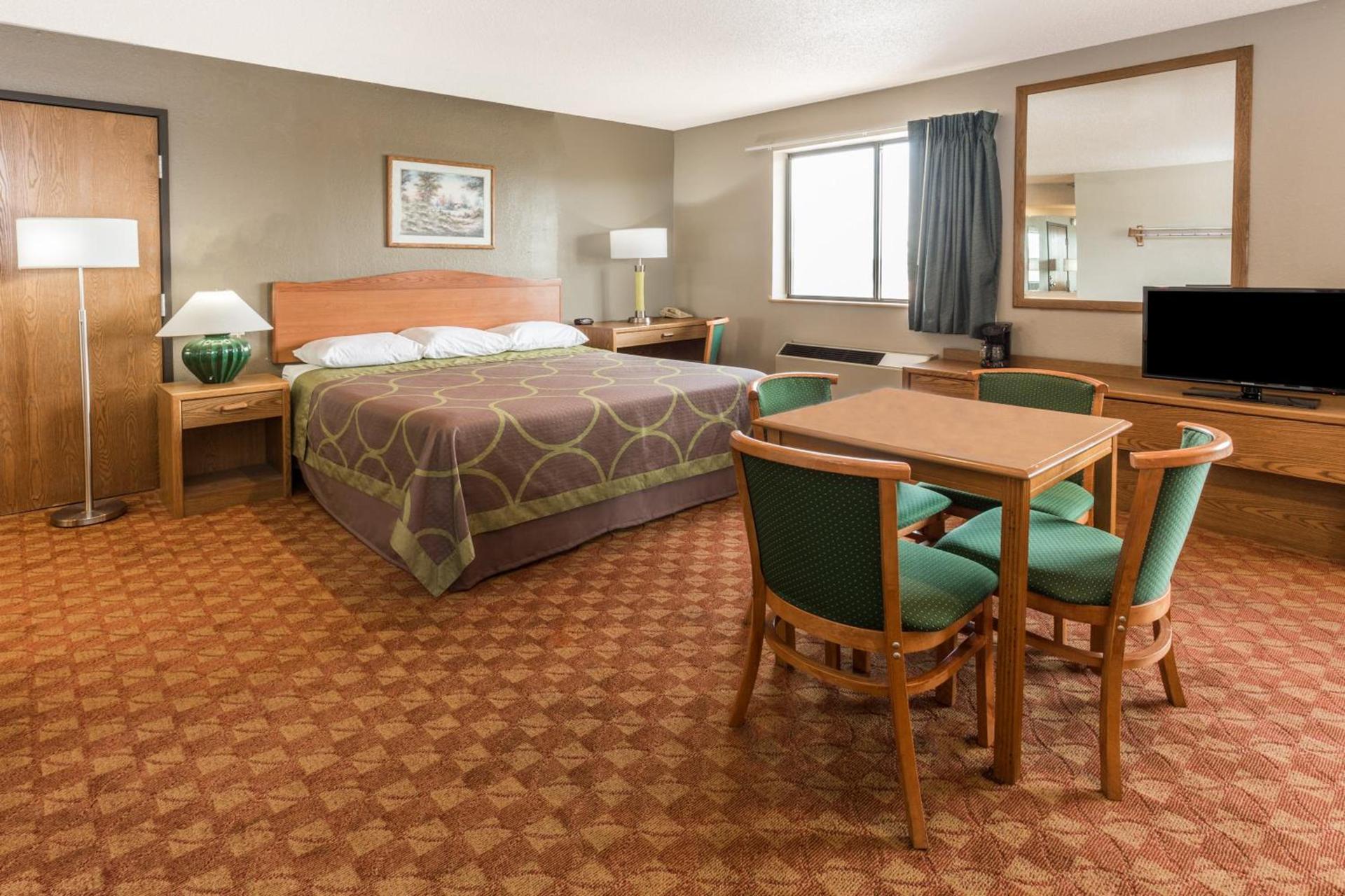 Super 8 by Wyndham St. Charles photo 22