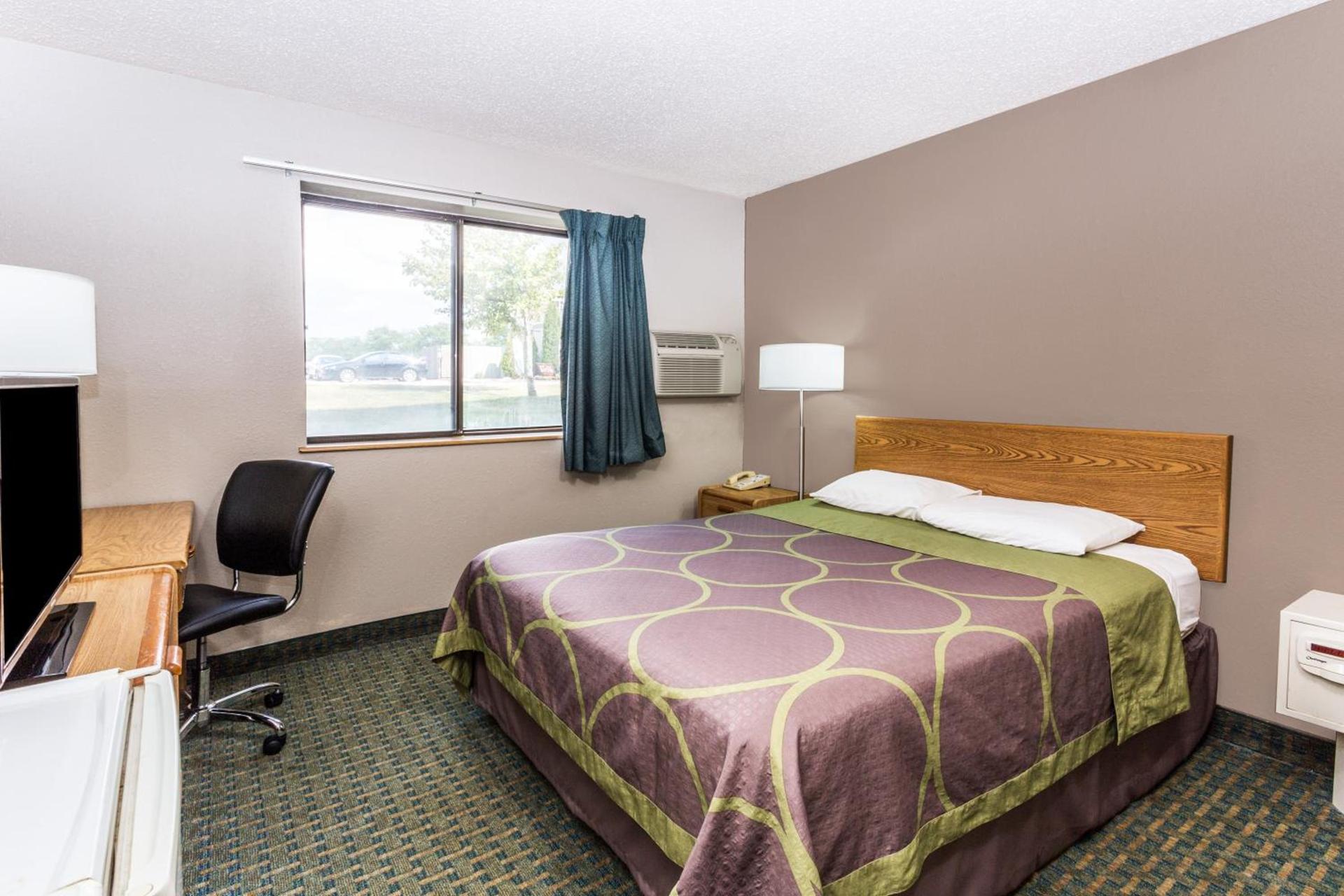 Super 8 by Wyndham St. Charles photo 20