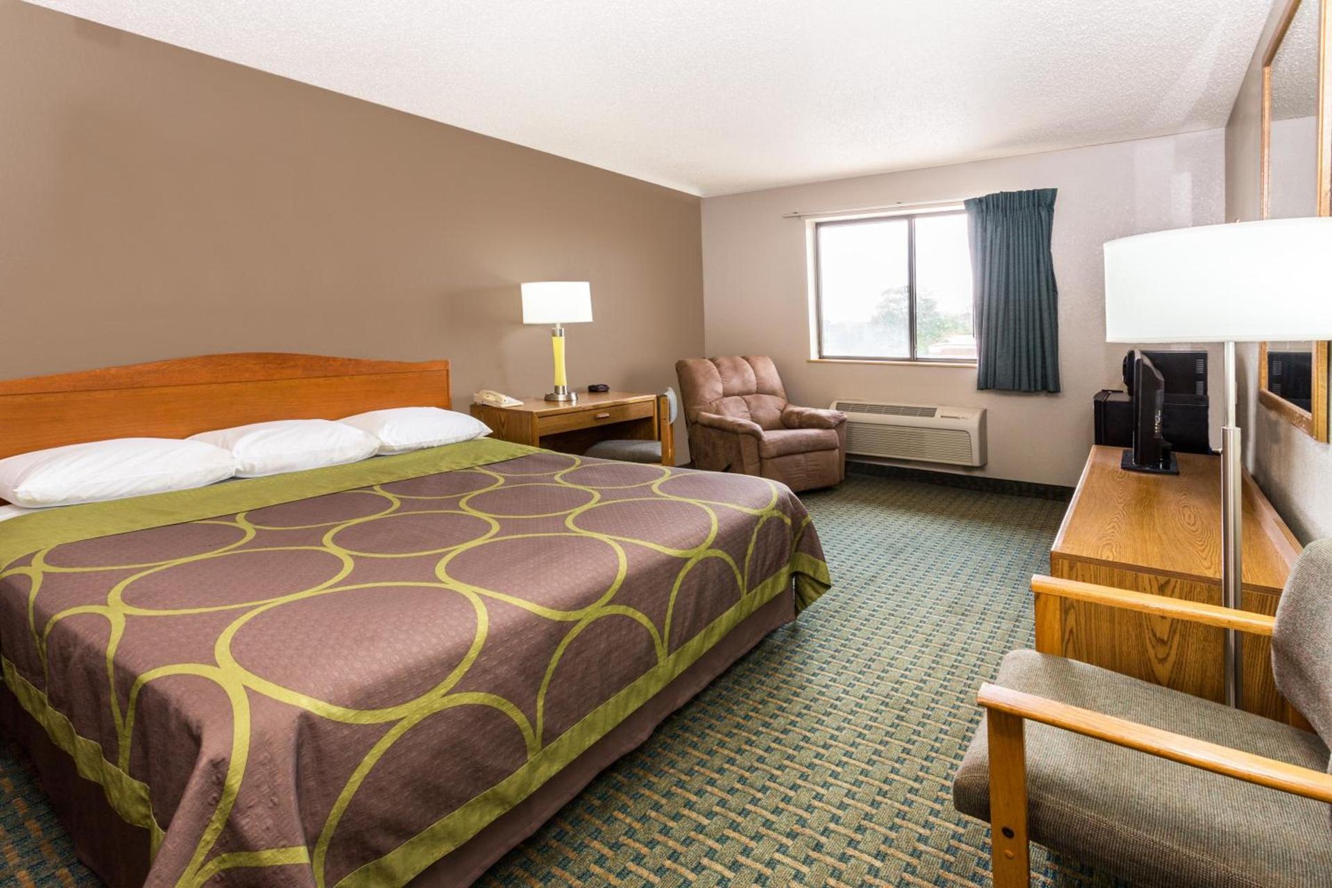 Super 8 by Wyndham St. Charles photo 21