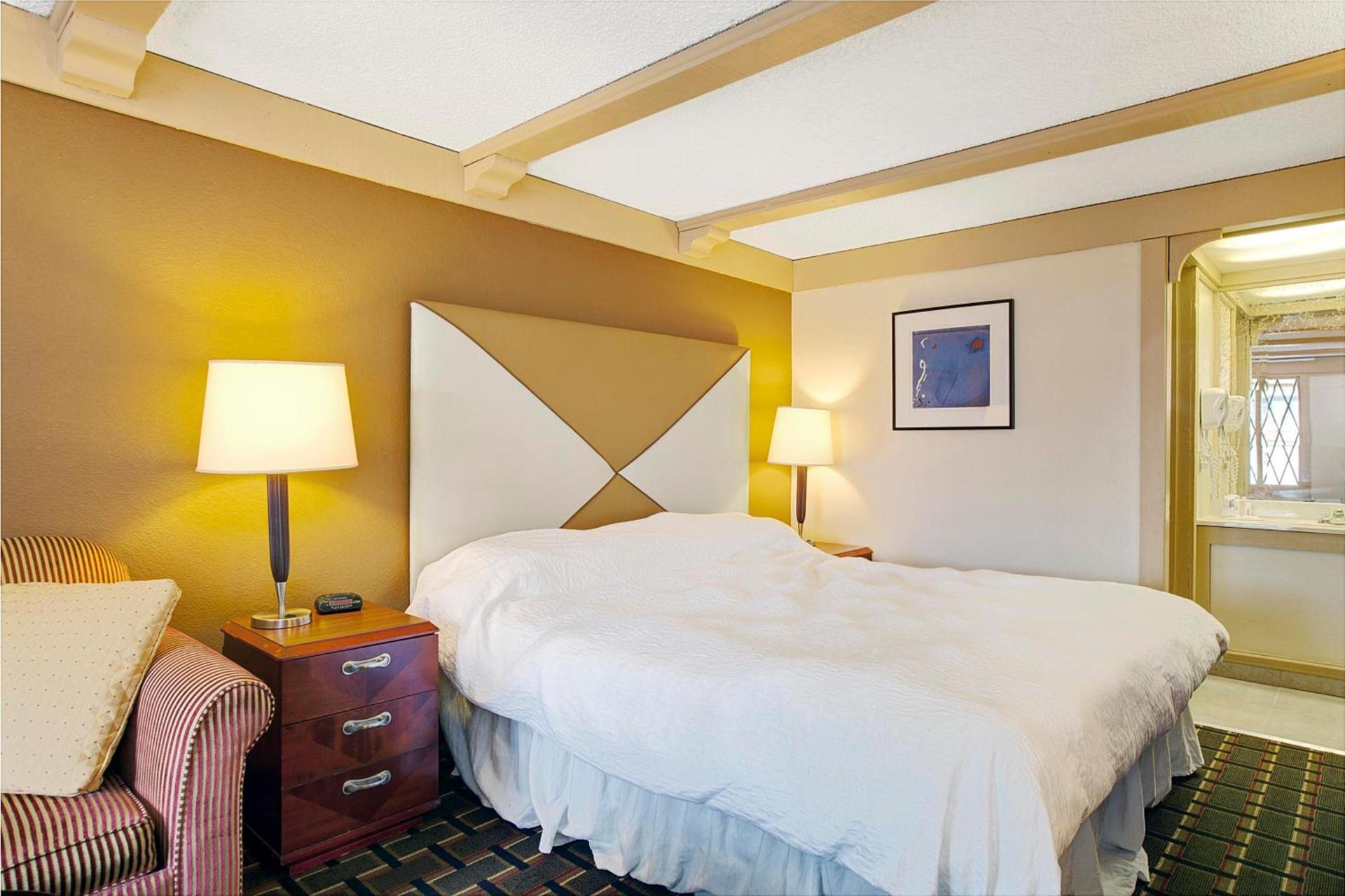 Knights Inn Greensburg photo 22