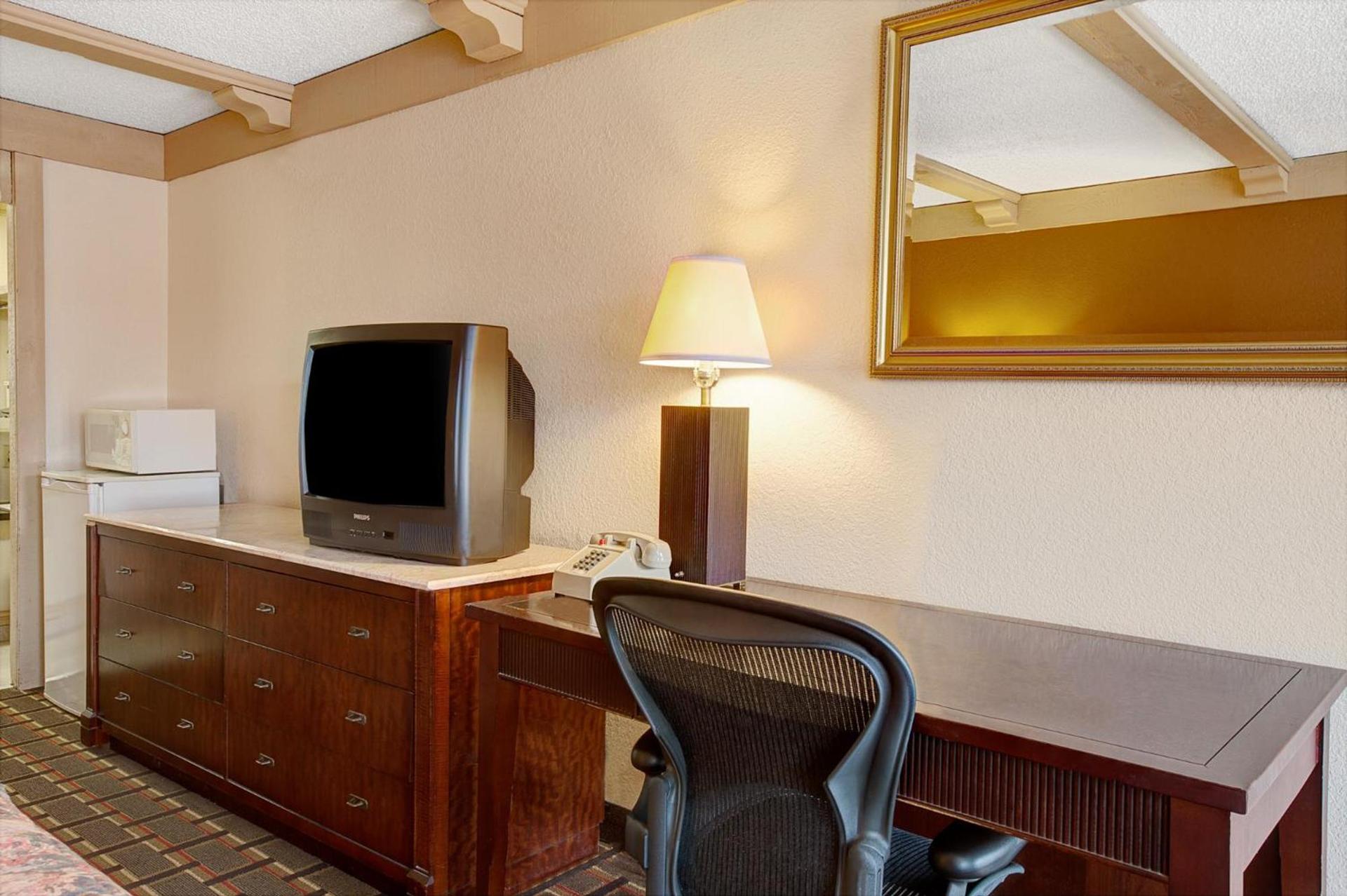 Knights Inn Greensburg photo 13