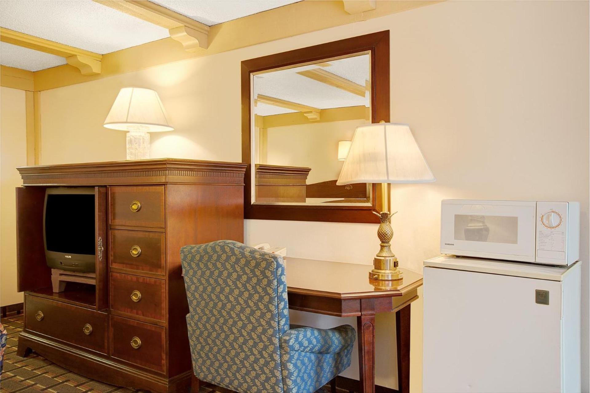 Knights Inn Greensburg photo 12