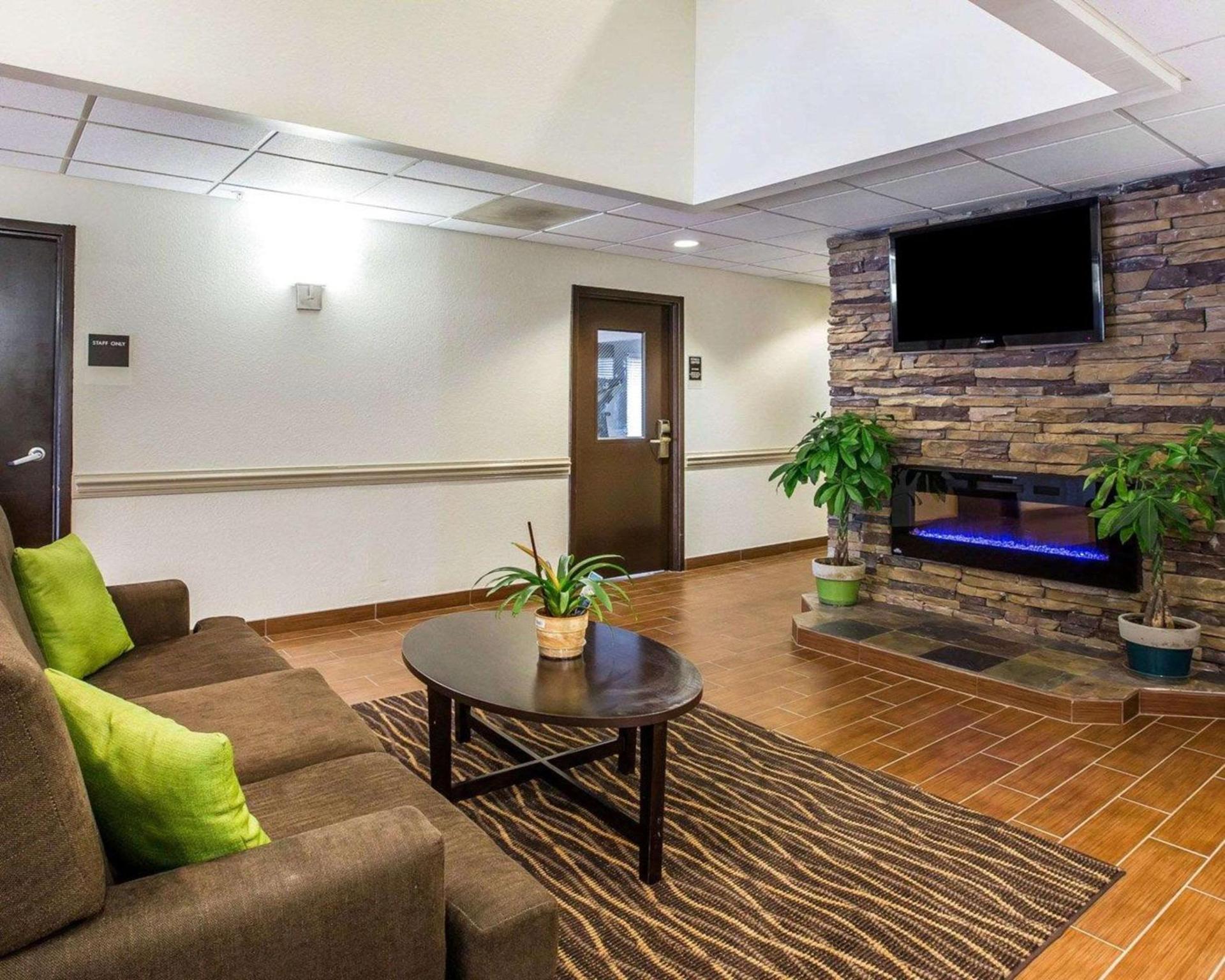 Clarion Pointe Albemarle photo 5