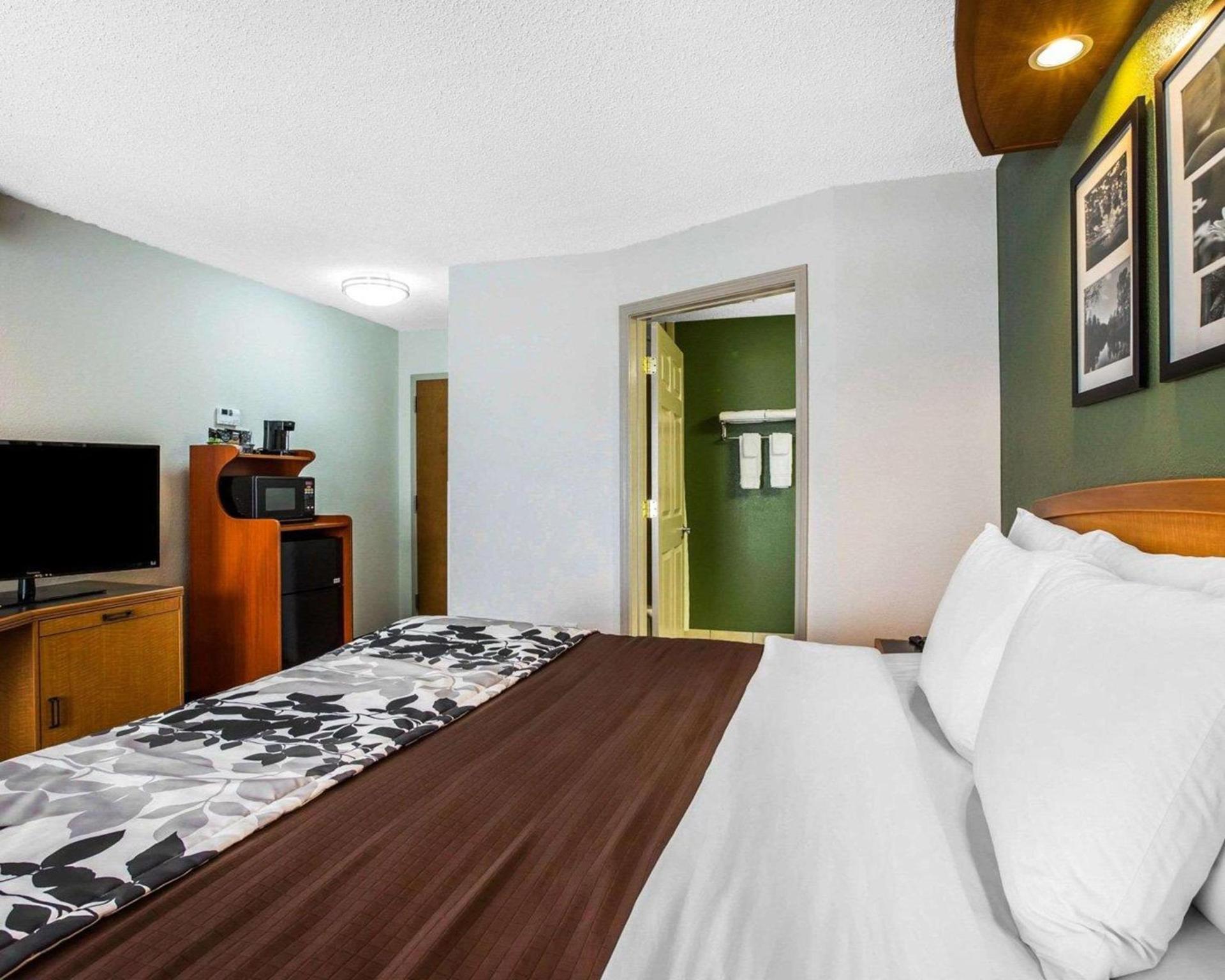 Clarion Pointe Albemarle photo 12