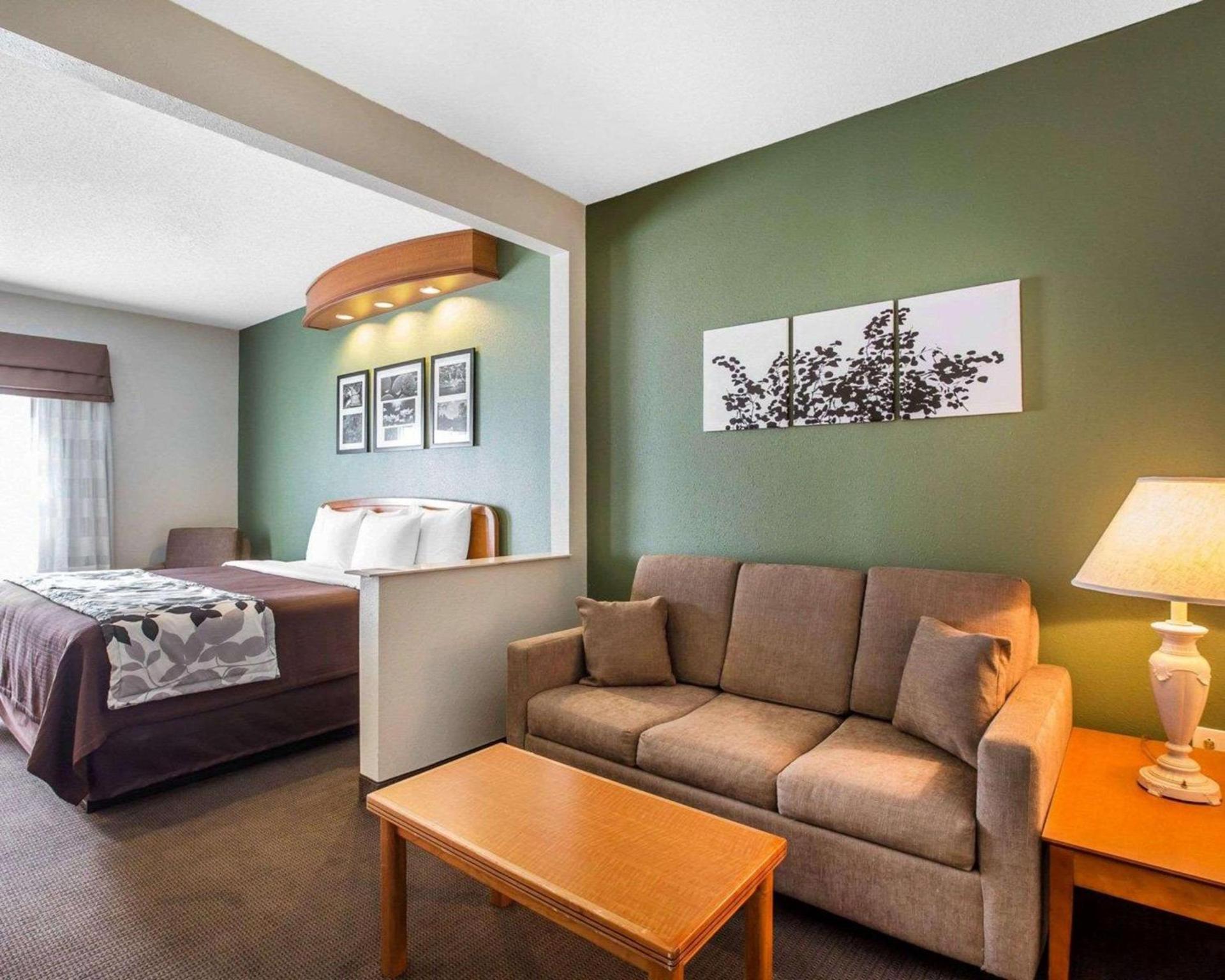 Clarion Pointe Albemarle photo 18