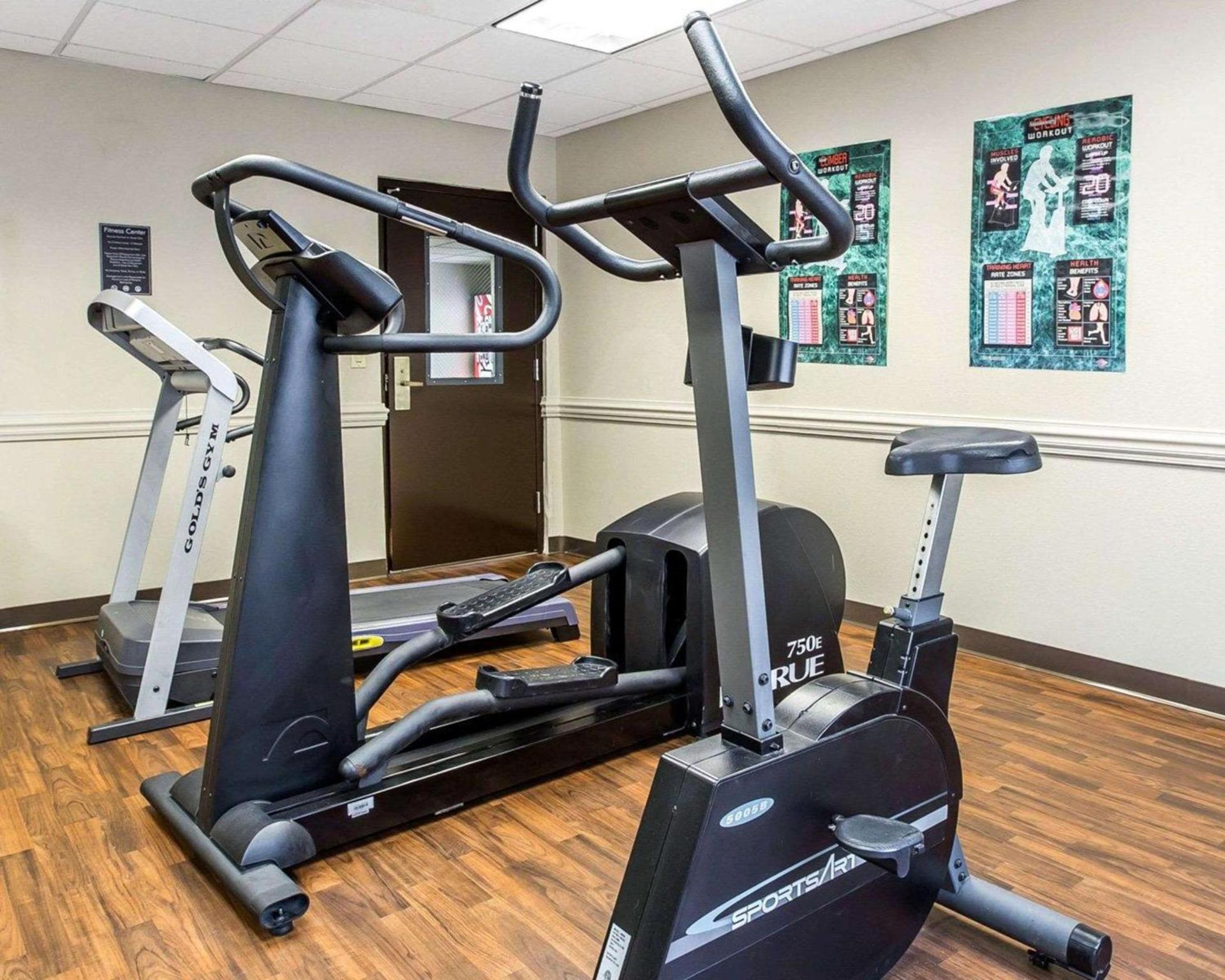 Clarion Pointe Albemarle photo 23