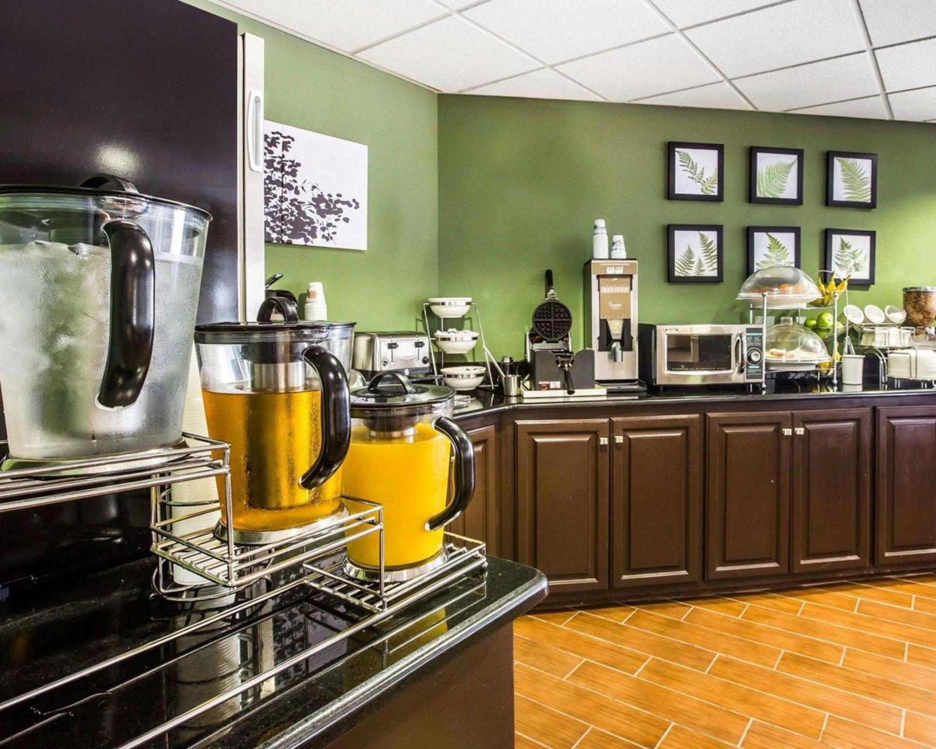Clarion Pointe Albemarle photo 29