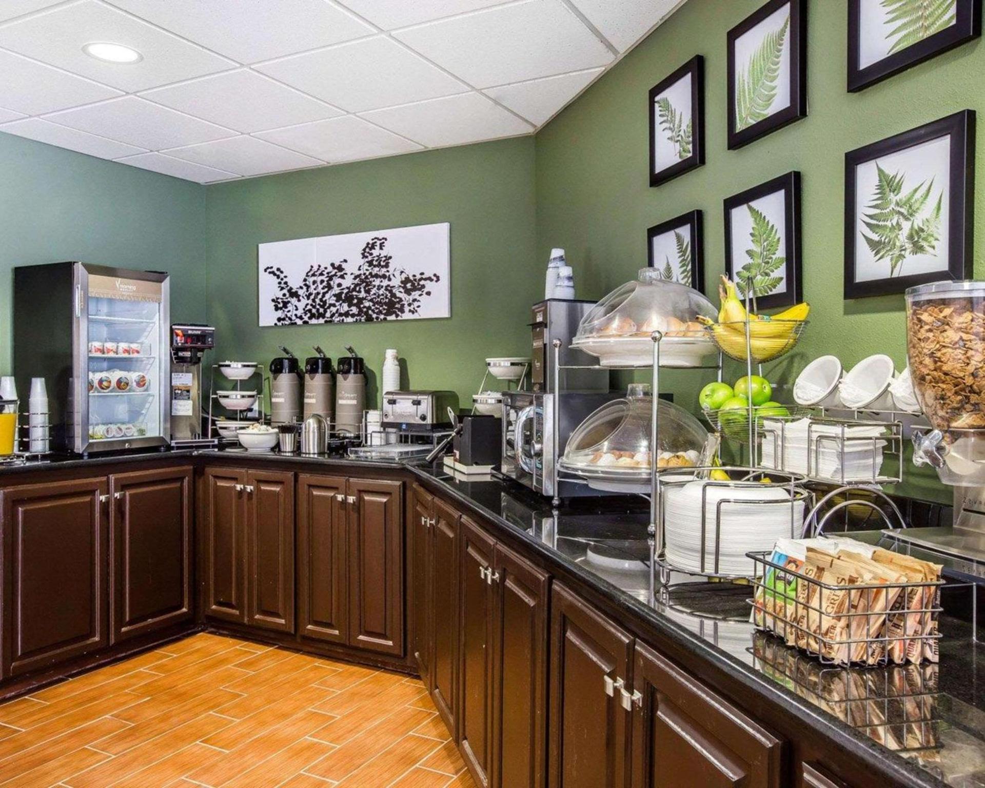 Clarion Pointe Albemarle photo 30