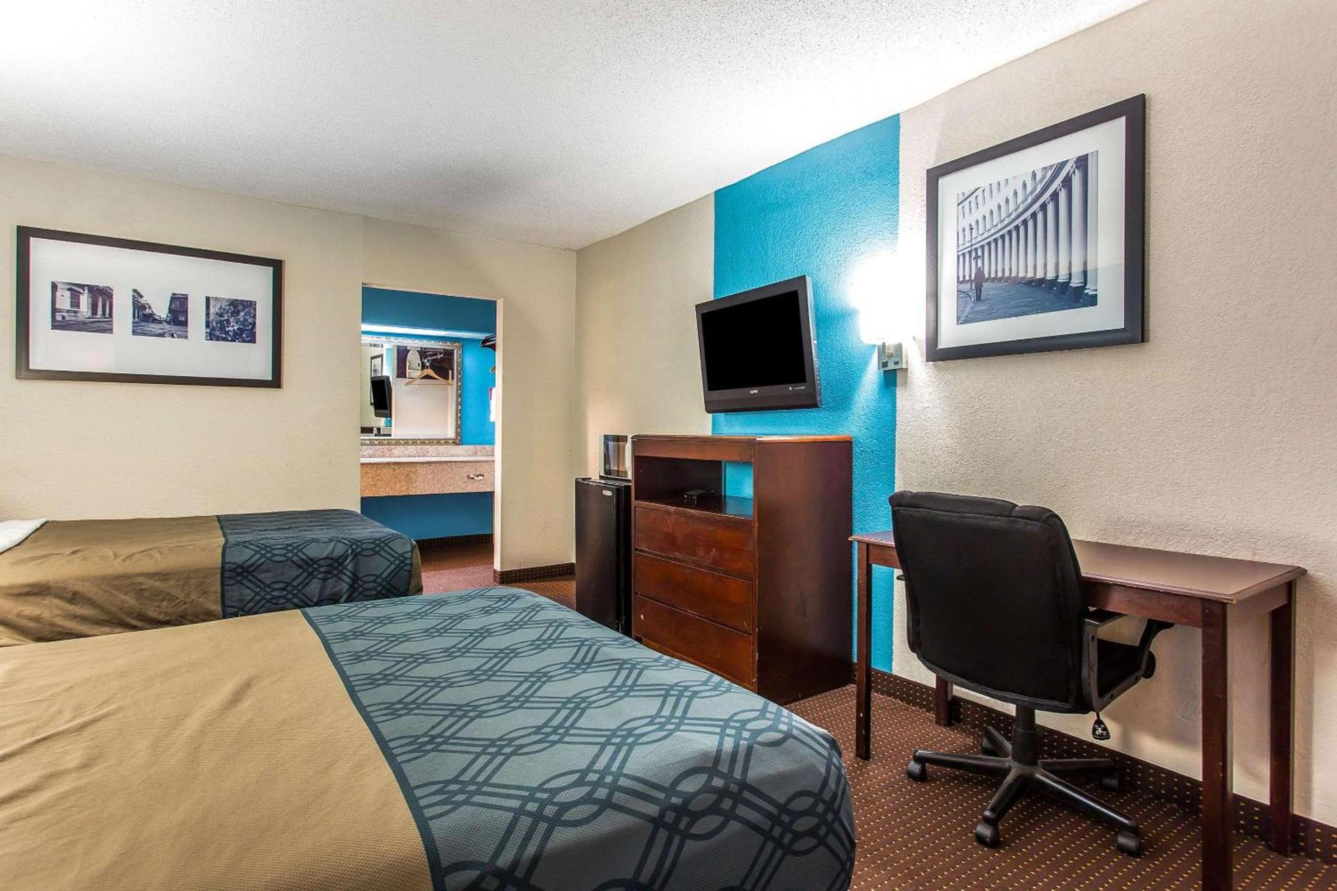 Economy Inn photo 6