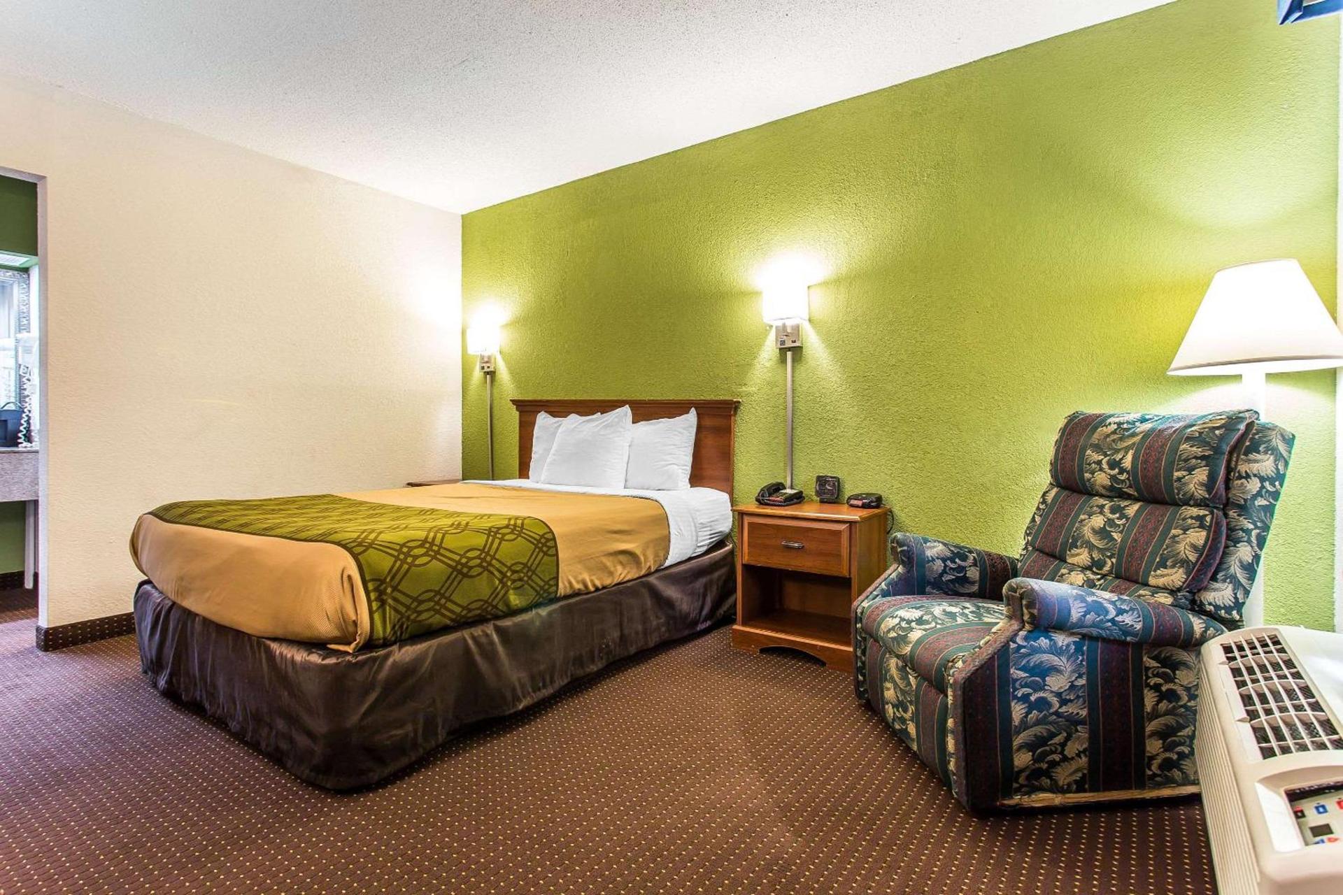 Economy Inn photo 8