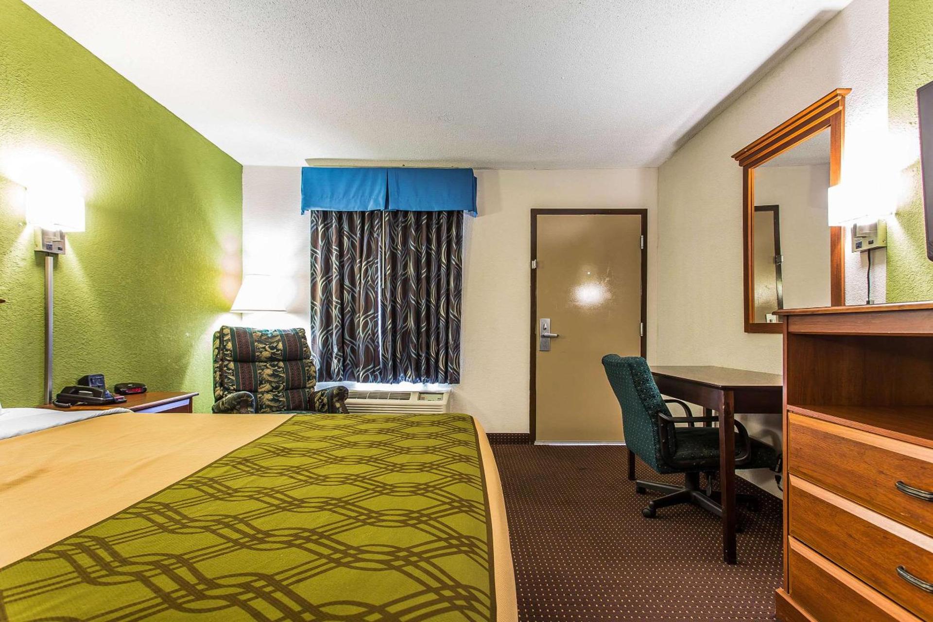 Economy Inn photo 10