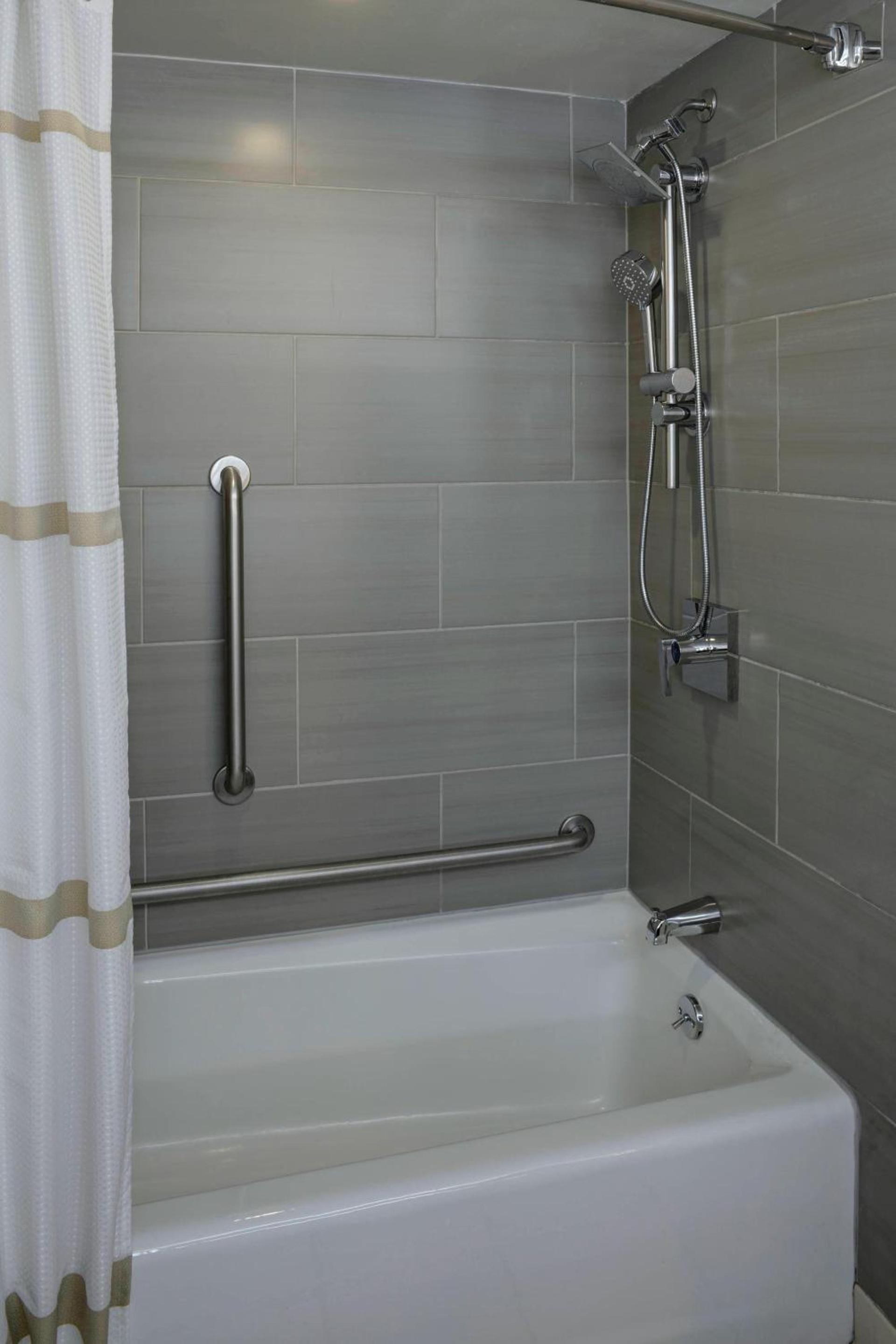 Marriott East Lansing at University Place photo 19