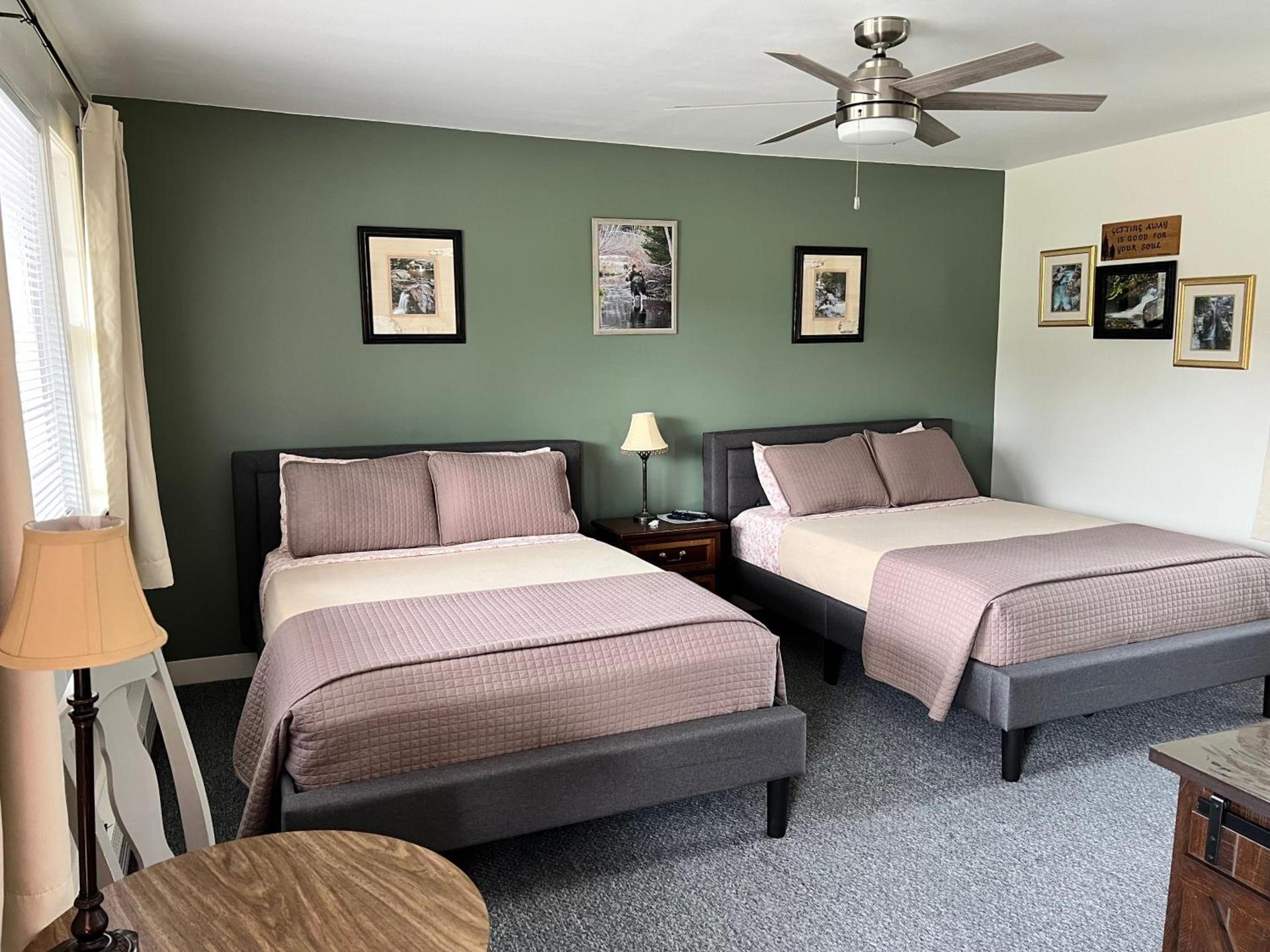 Profile Deluxe Motel photo 6