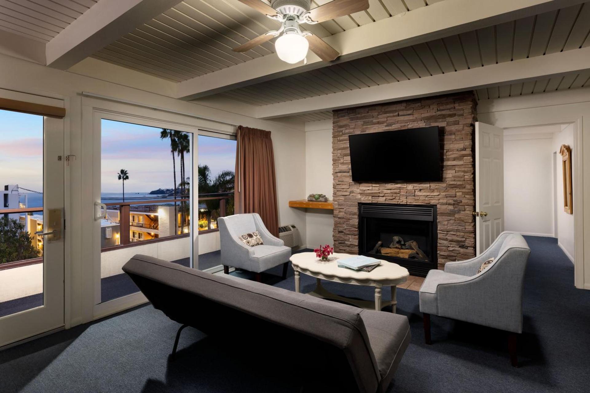 Pacific Edge Hotel photo 85