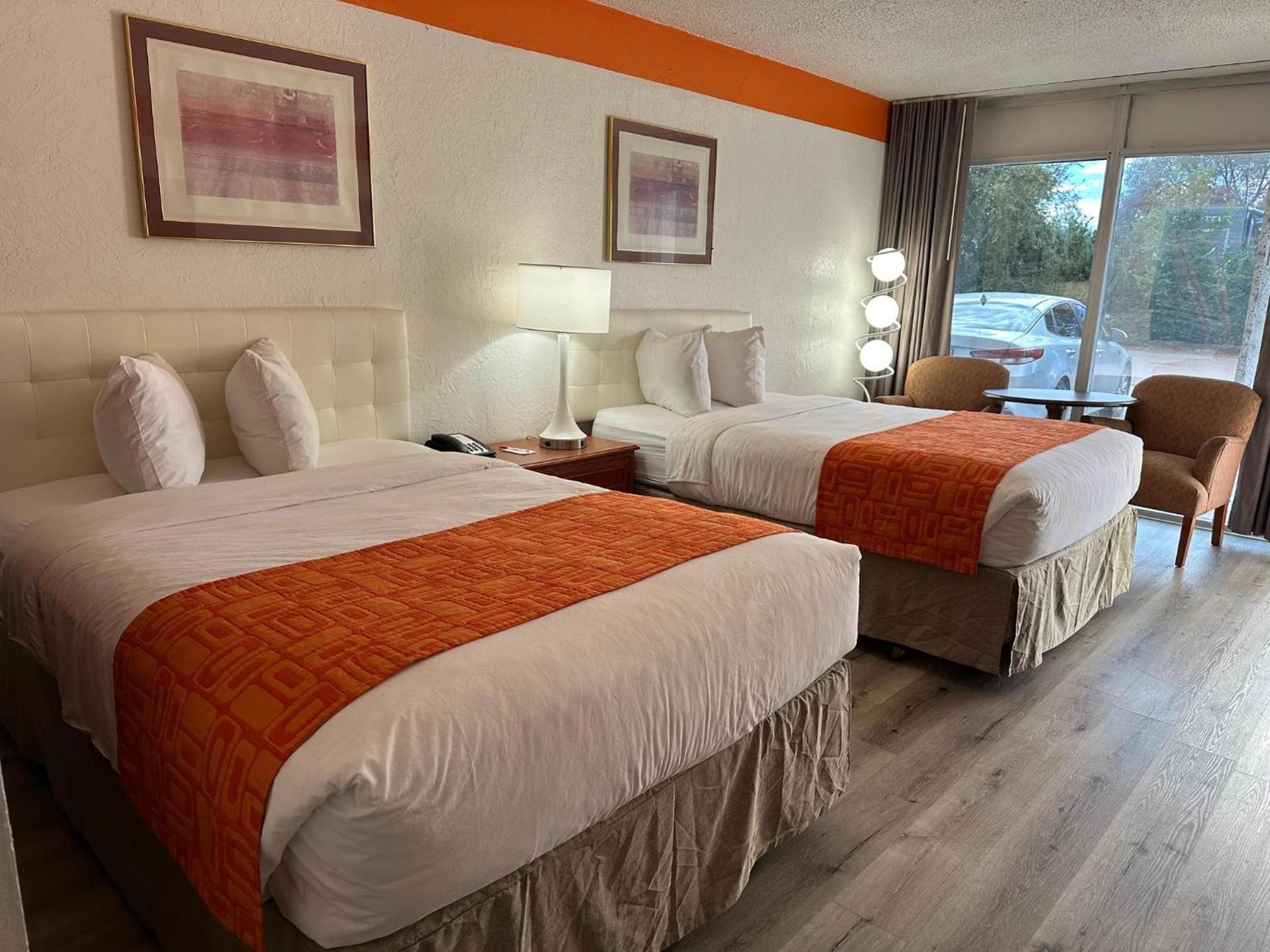 Howard Johnson by Wyndham Gallup photo 20