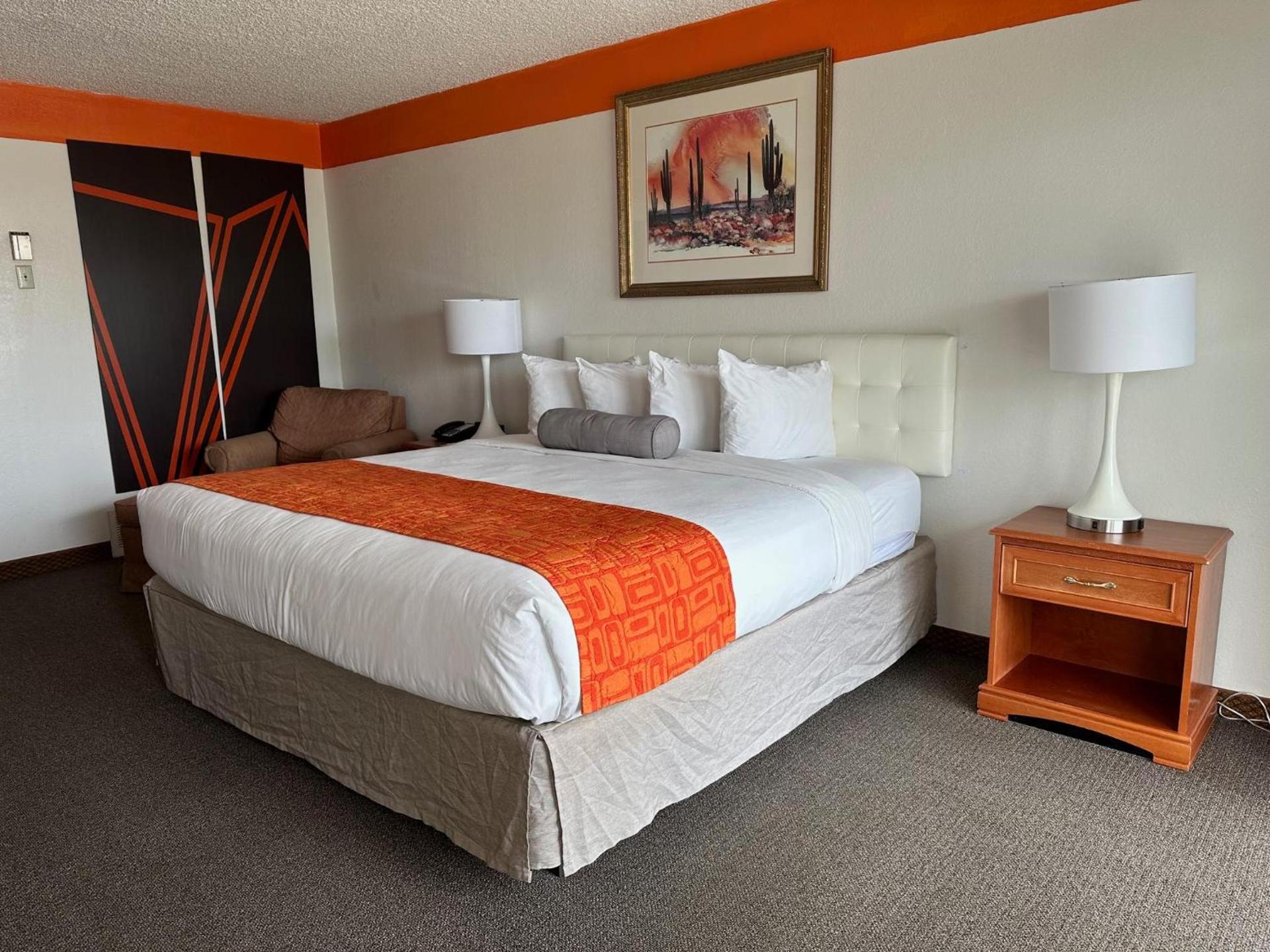 Howard Johnson by Wyndham Gallup photo 22
