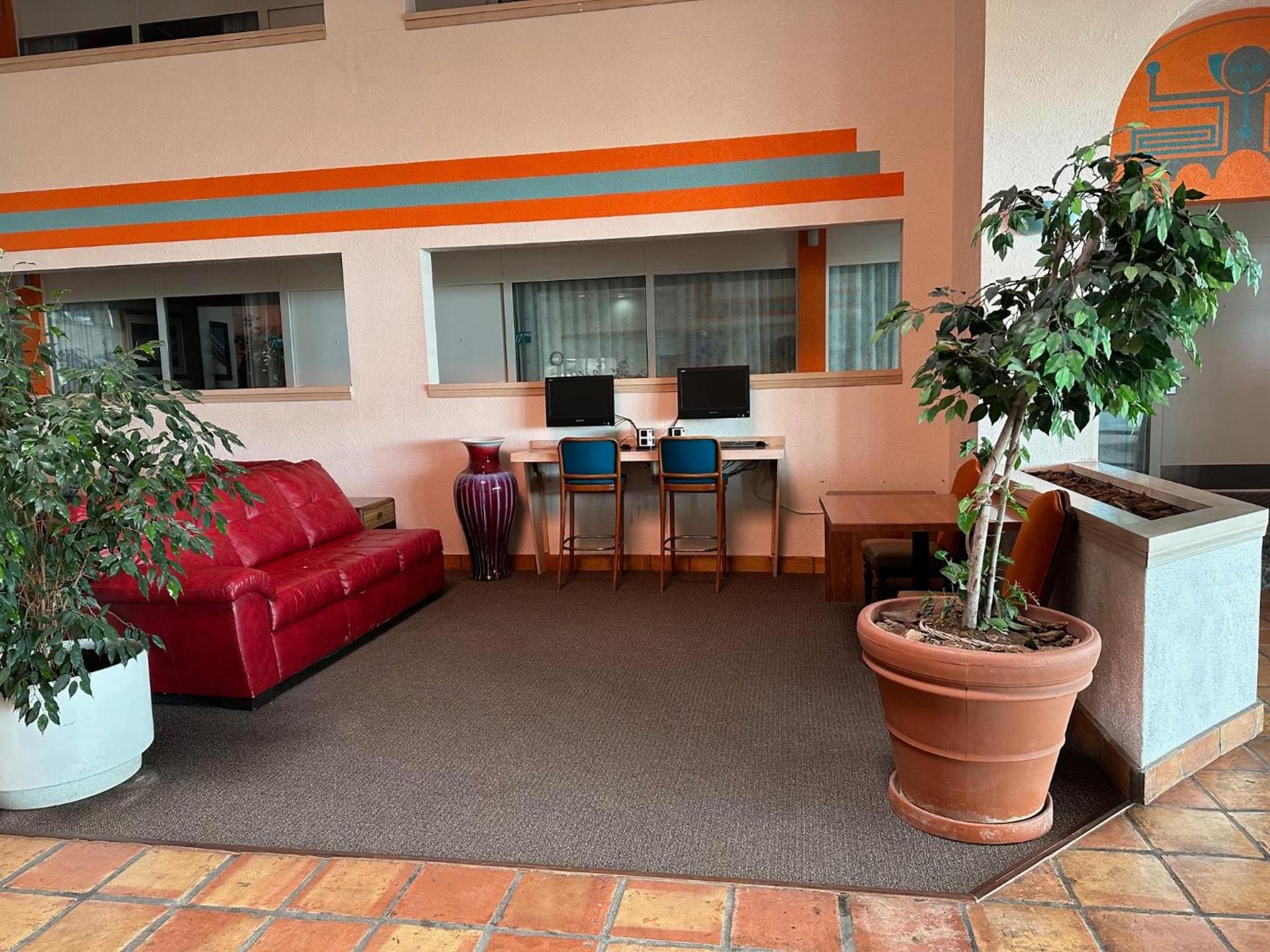 Howard Johnson by Wyndham Gallup photo 14