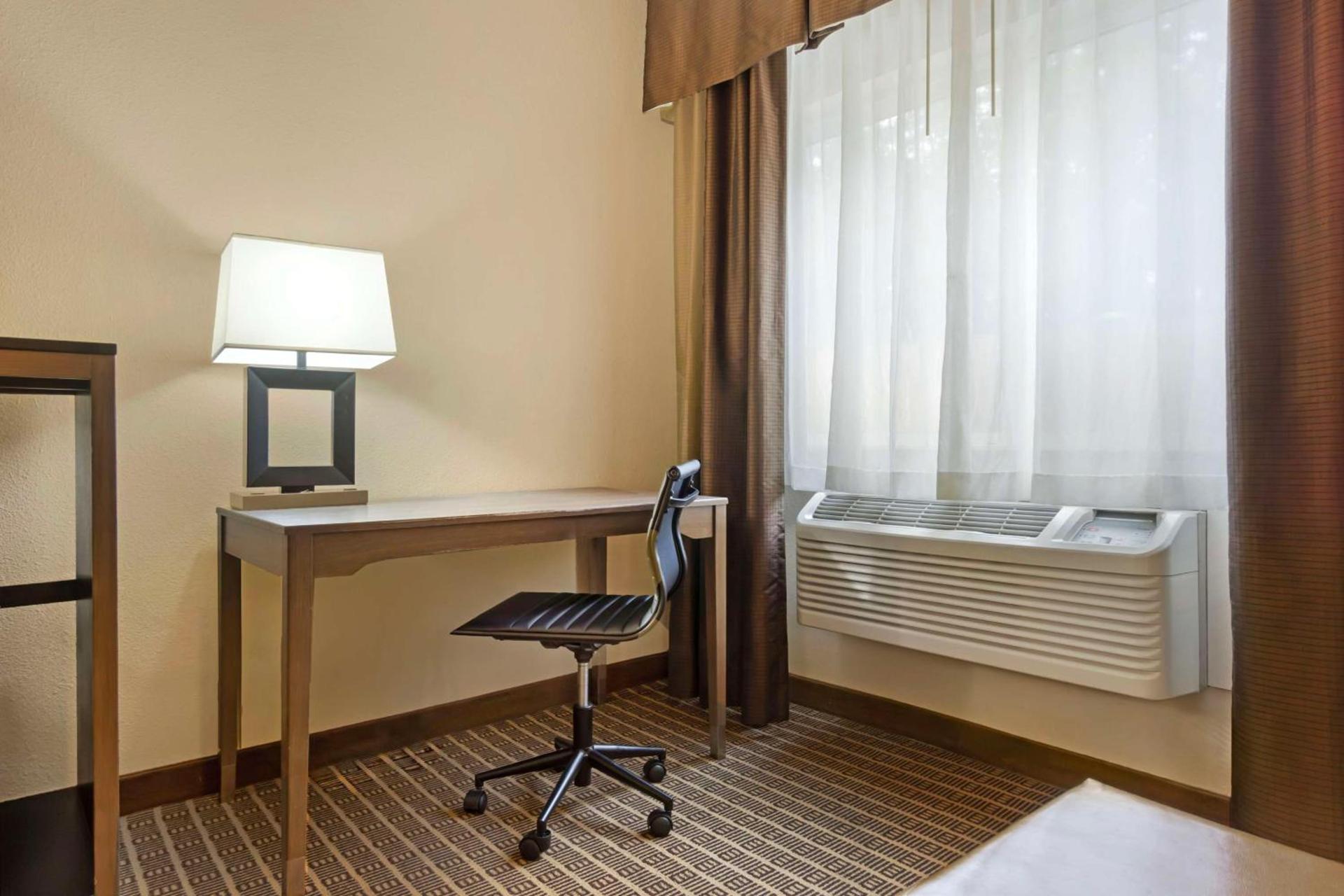 Best Western Plus Yakima Hotel photo 10