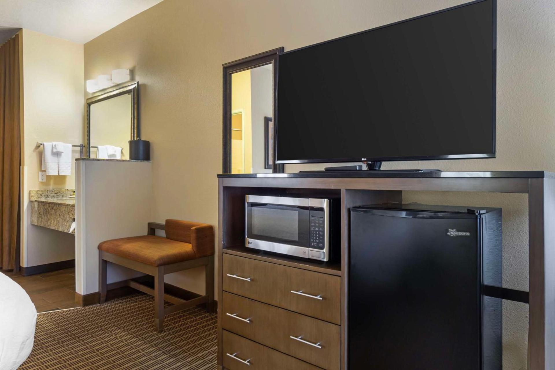 Best Western Plus Yakima Hotel photo 11