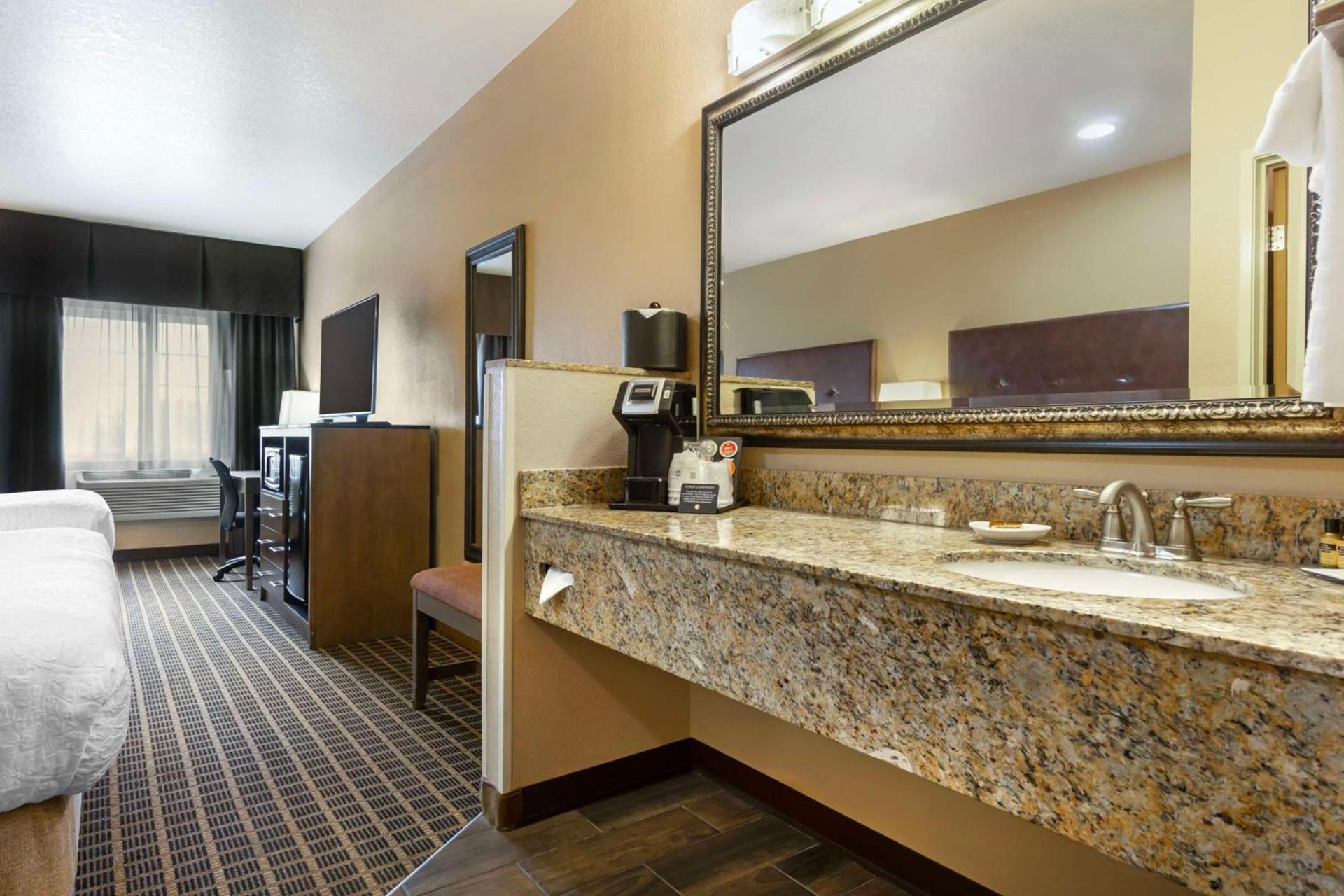 Best Western Plus Yakima Hotel photo 18