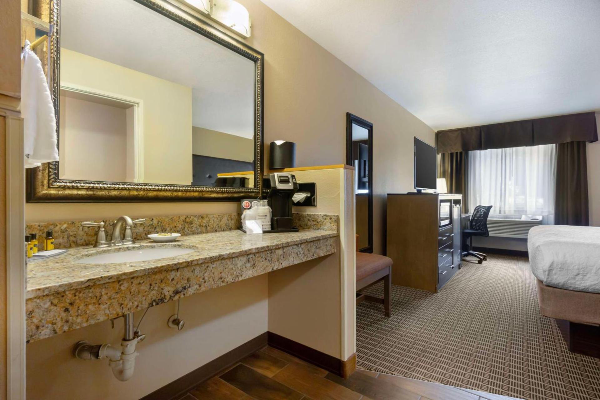 Best Western Plus Yakima Hotel photo 36