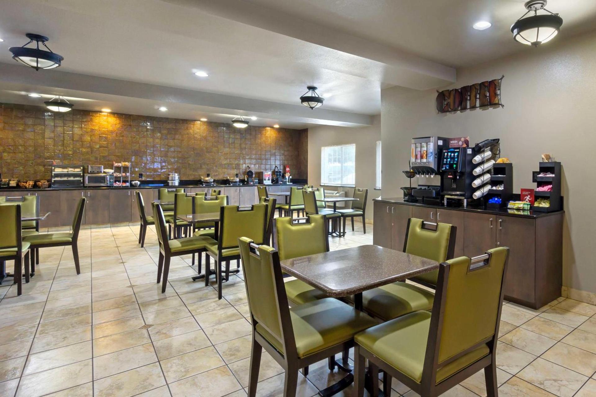Best Western Plus Yakima Hotel photo 42