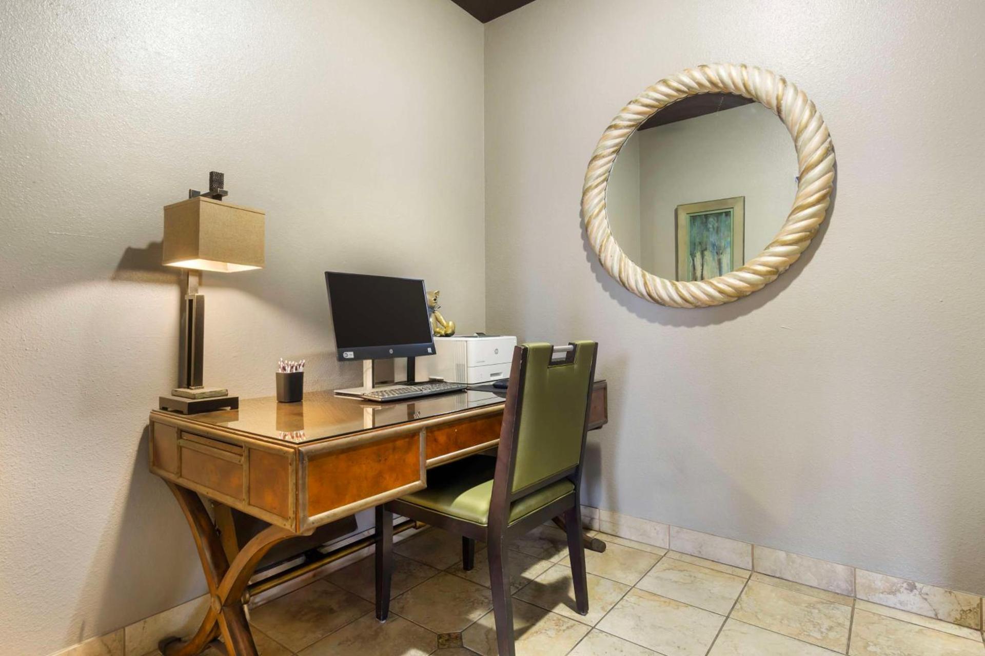 Best Western Plus Yakima Hotel photo 47