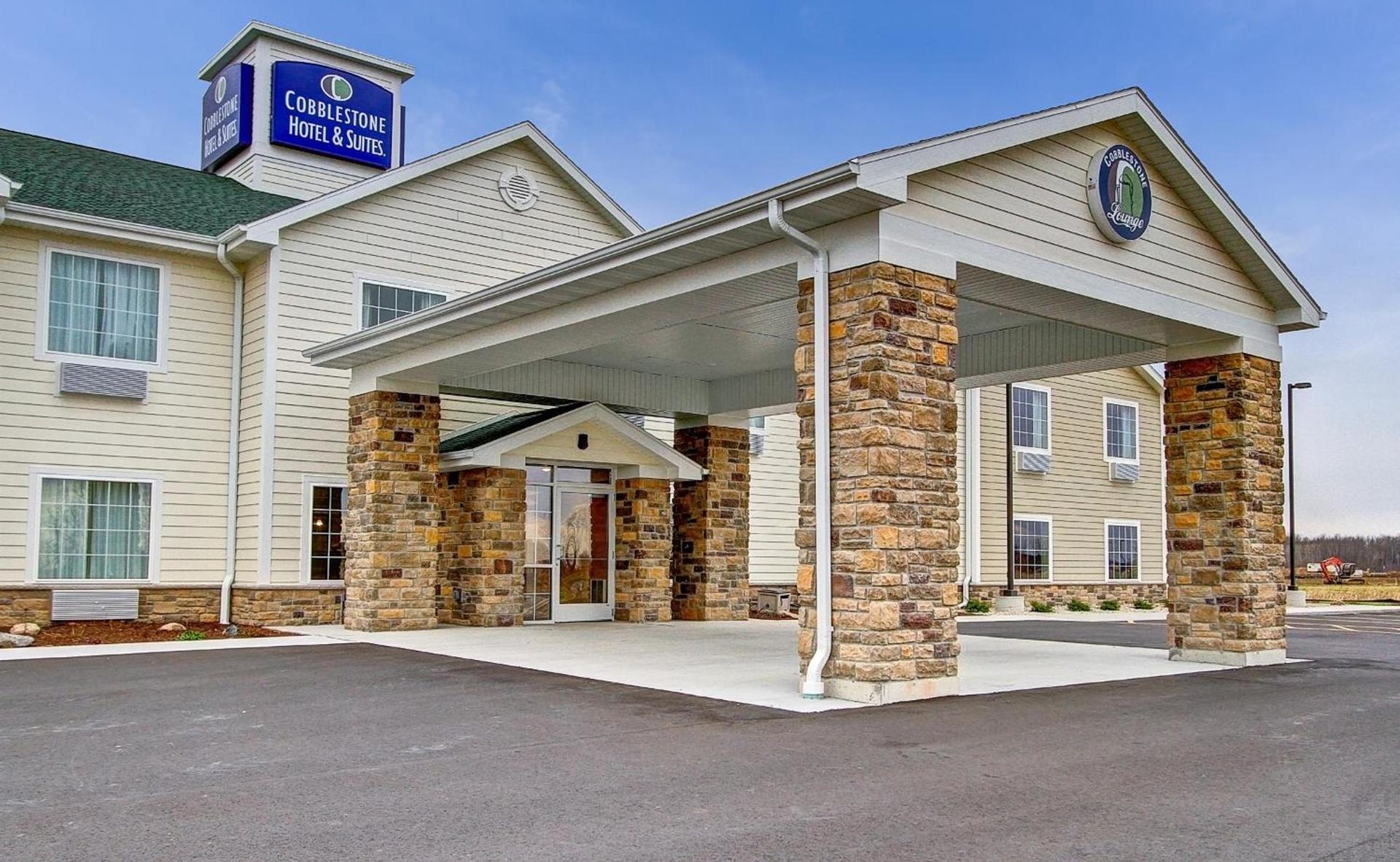 Cobblestone Hotel & Suites Pulaski/Green Bay photo 1