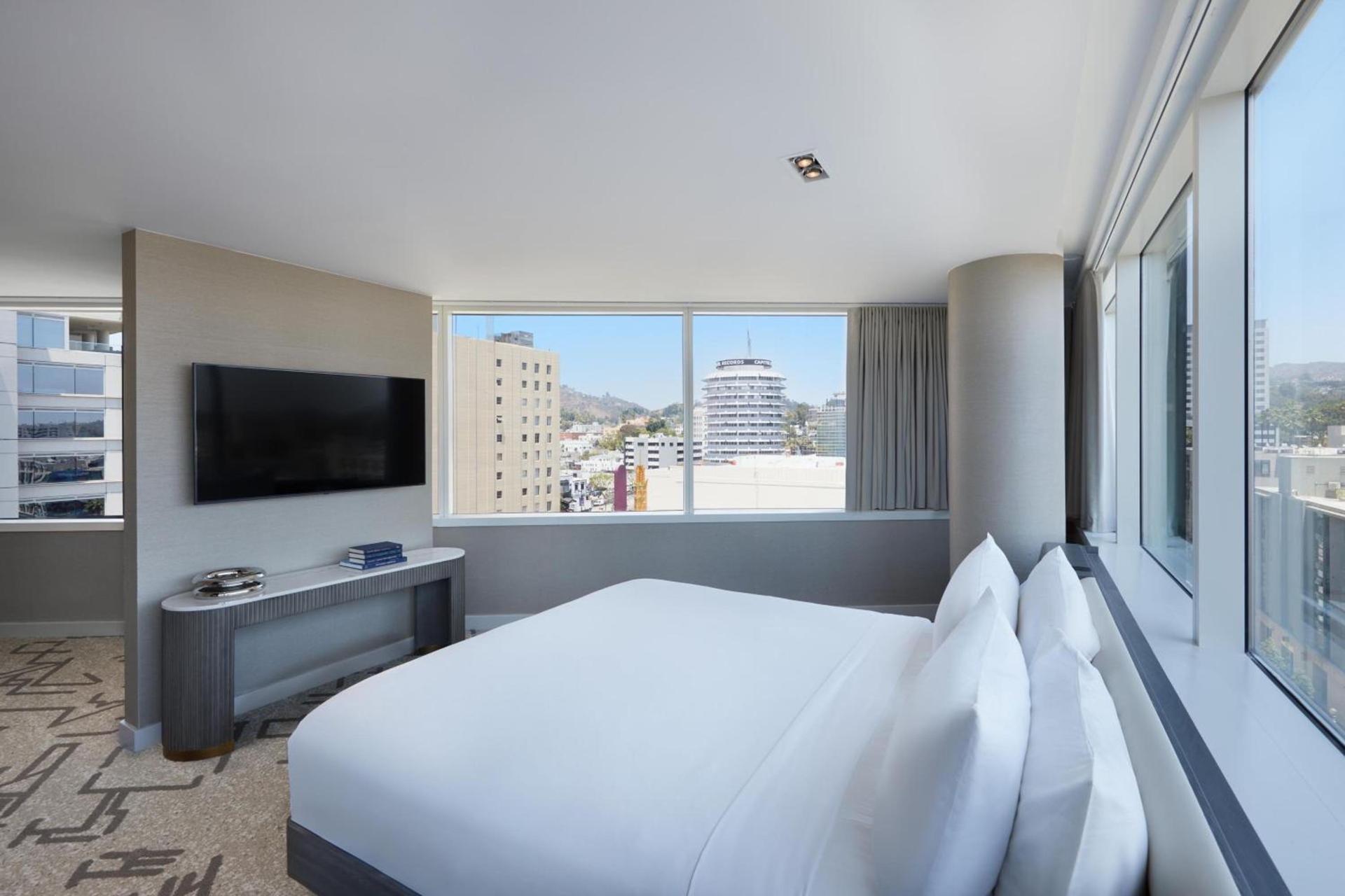 W Hollywood photo 49