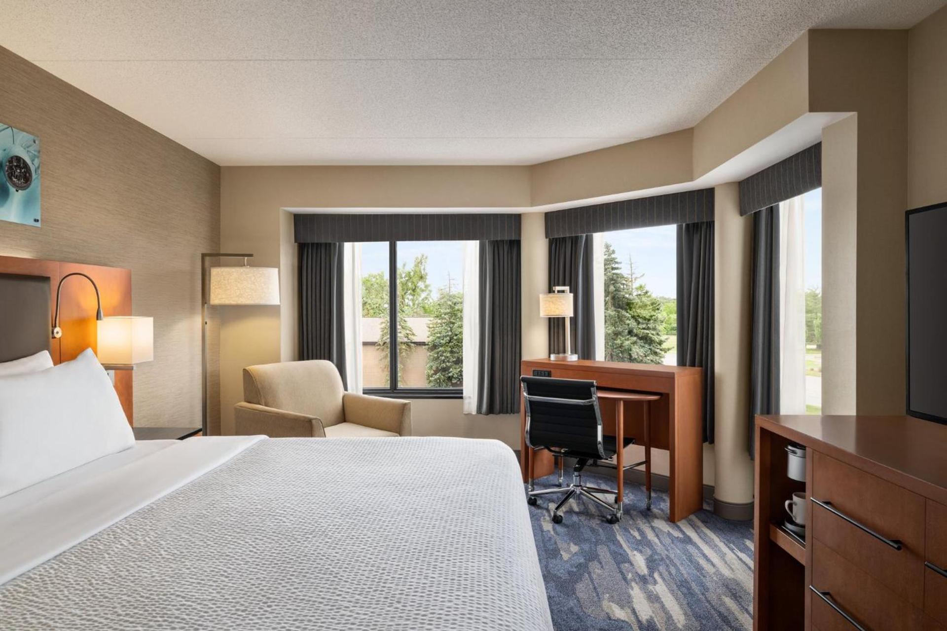 Crowne Plaza Auburn Hills by IHG photo 75
