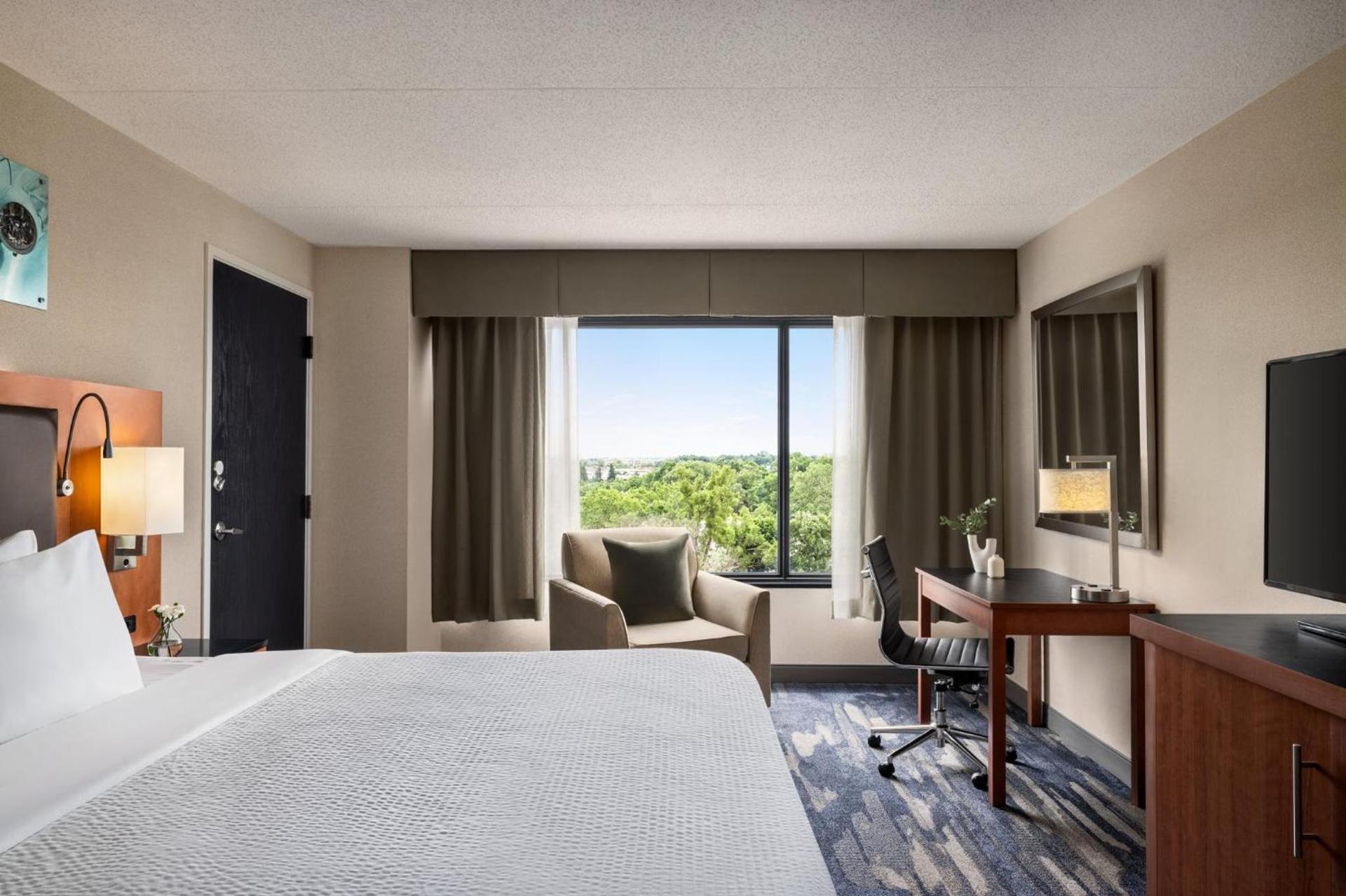 Crowne Plaza Auburn Hills by IHG photo 53