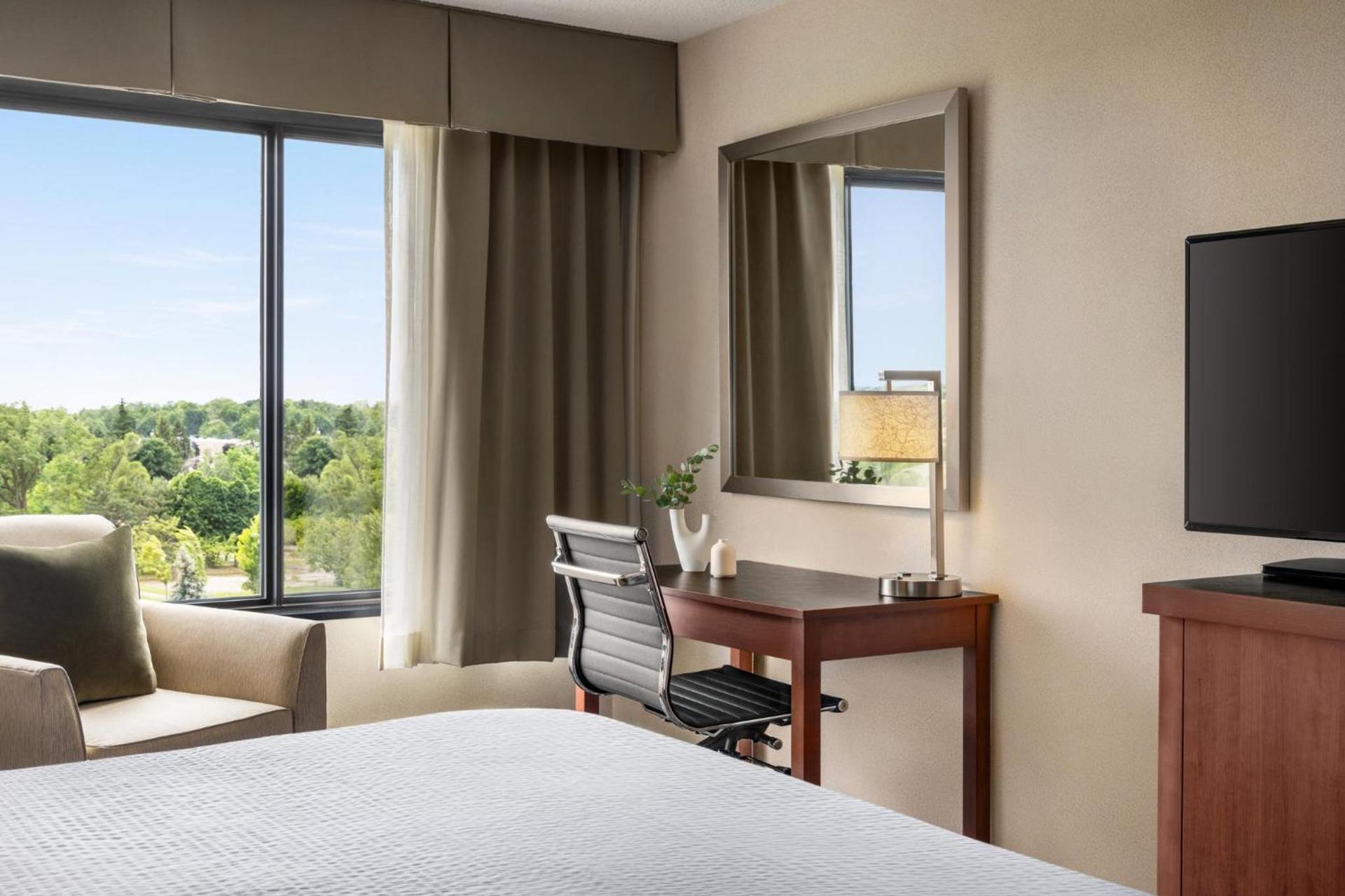 Crowne Plaza Auburn Hills by IHG photo 55