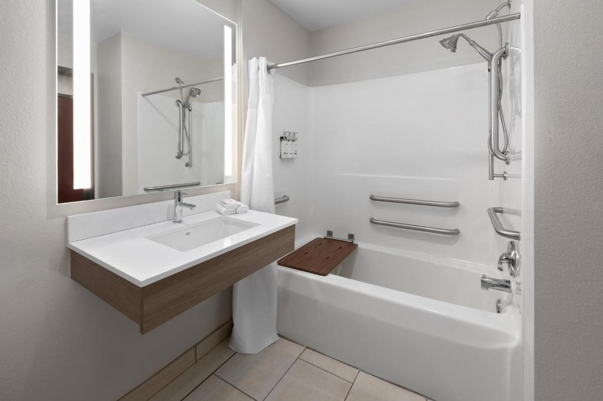 Holiday Inn Express Hotel & Suites Acme-Traverse City by IHG photo 67