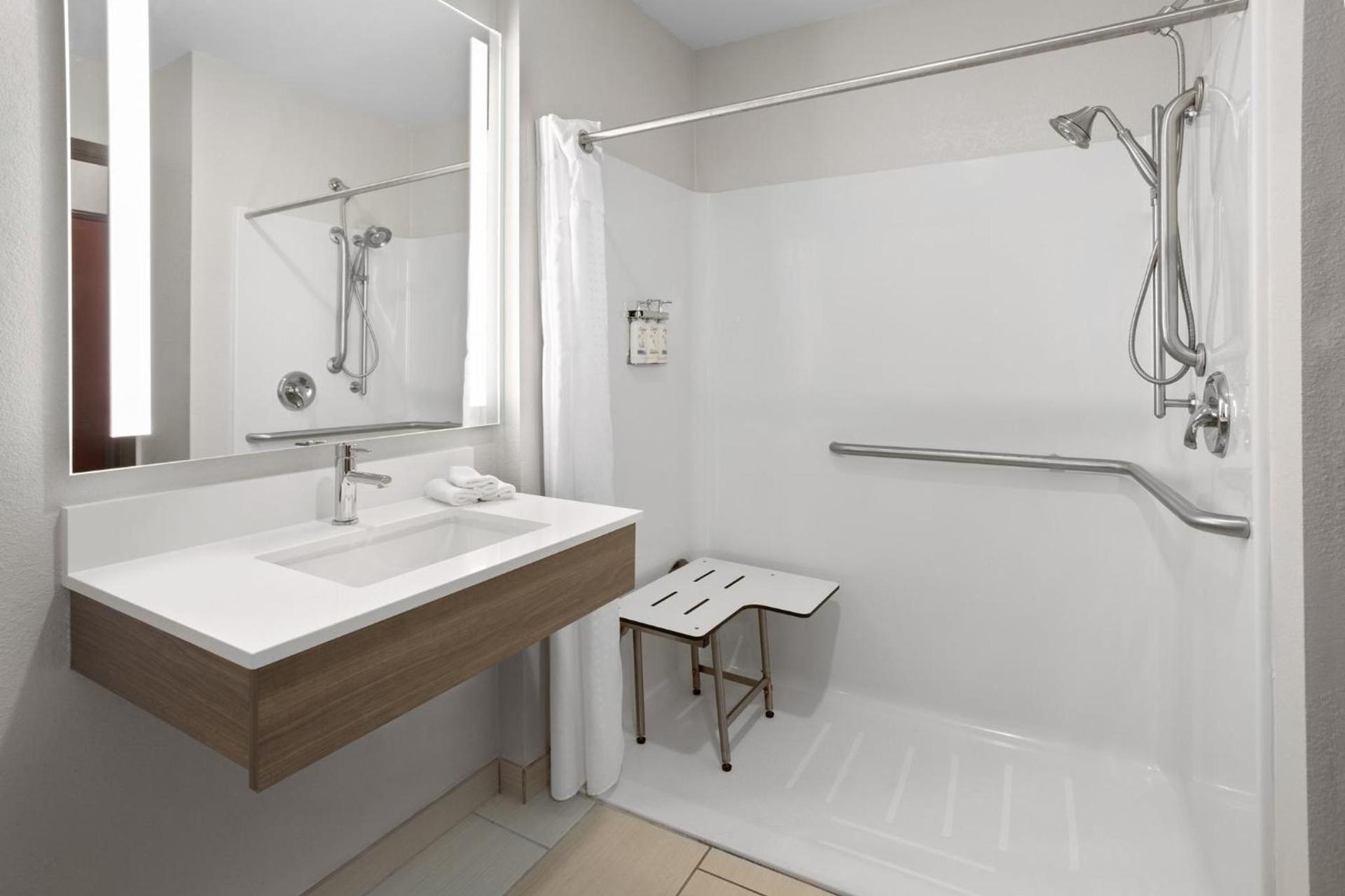 Holiday Inn Express Hotel & Suites Acme-Traverse City by IHG photo 70