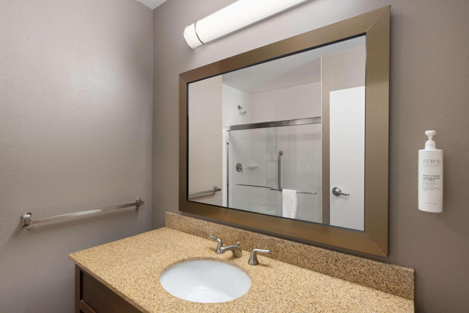 Hampton Inn & Suites Harrisburg photo 17