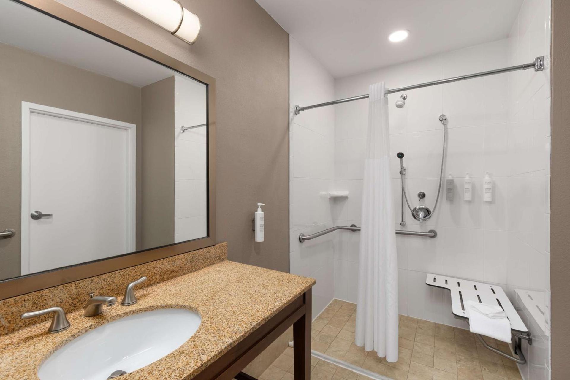 Hampton Inn & Suites Harrisburg photo 22