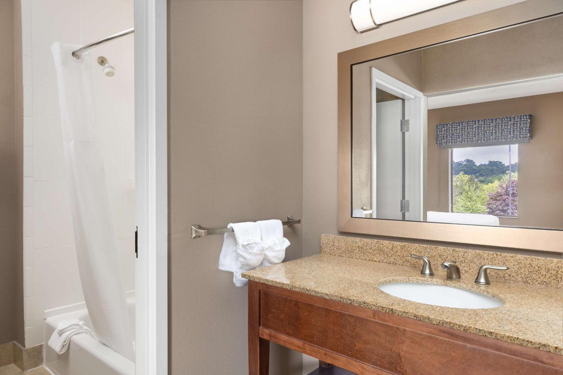 Hampton Inn & Suites Harrisburg photo 19