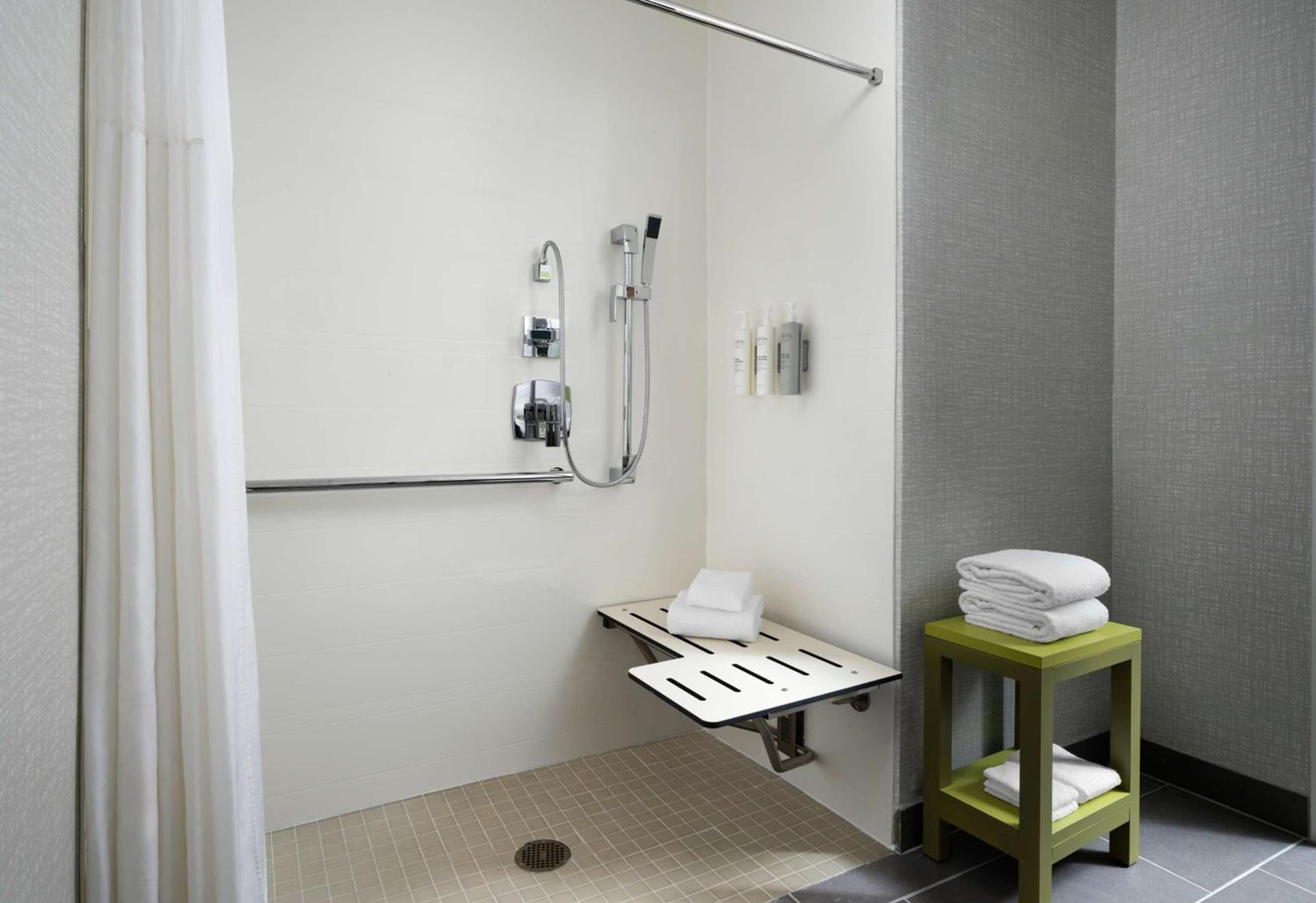 Hampton Inn San Diego/Del Mar photo 11