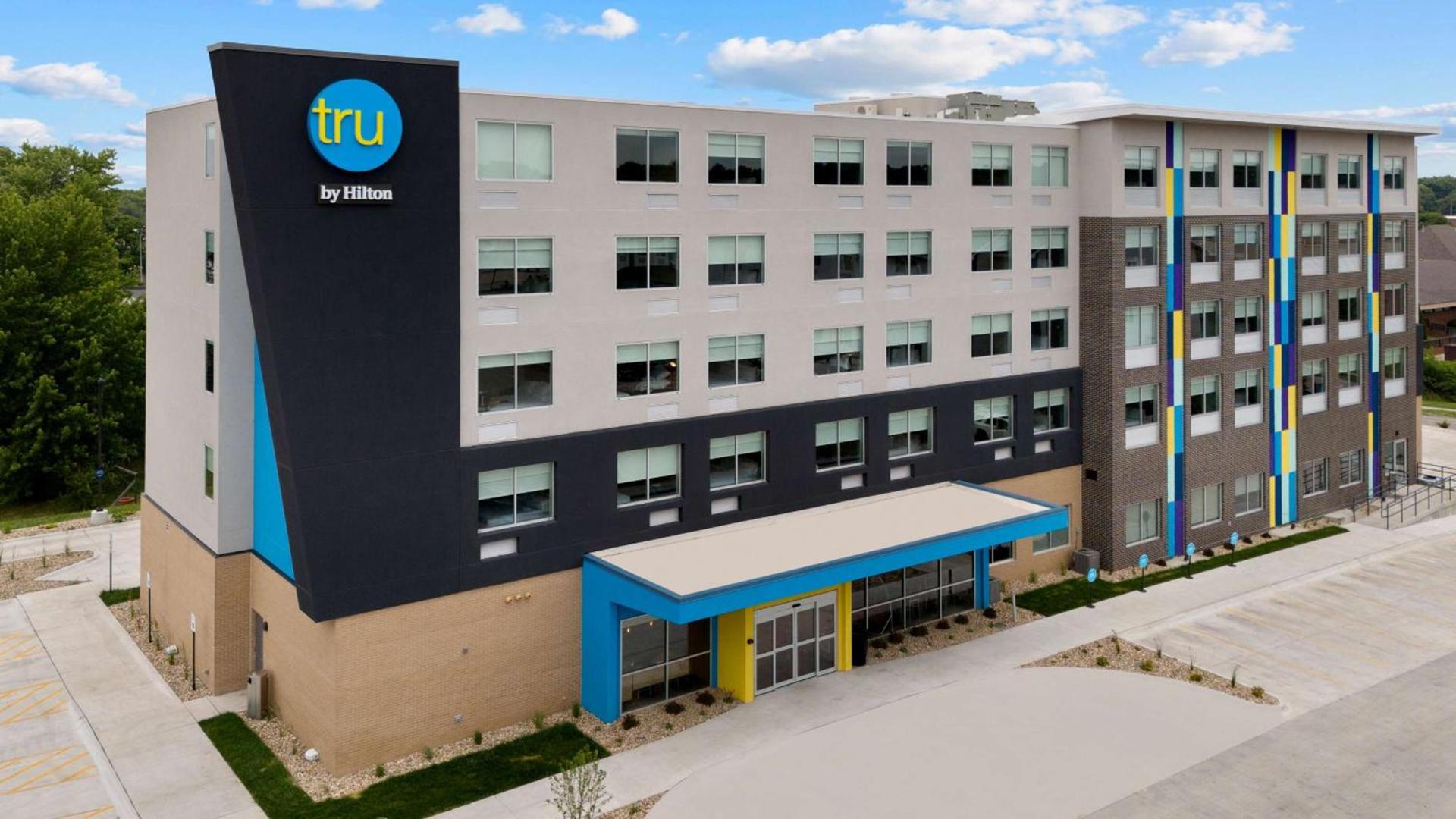 Tru By Hilton Lincoln East photo 2