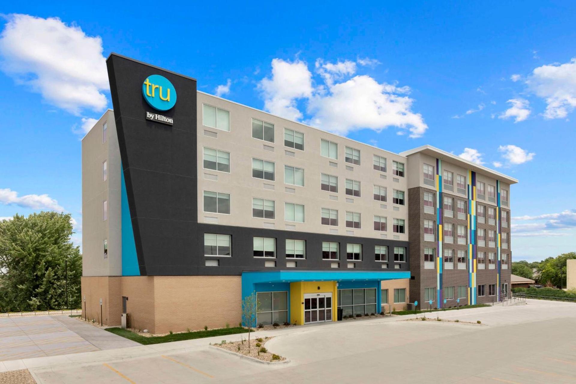 Tru By Hilton Lincoln East photo 1