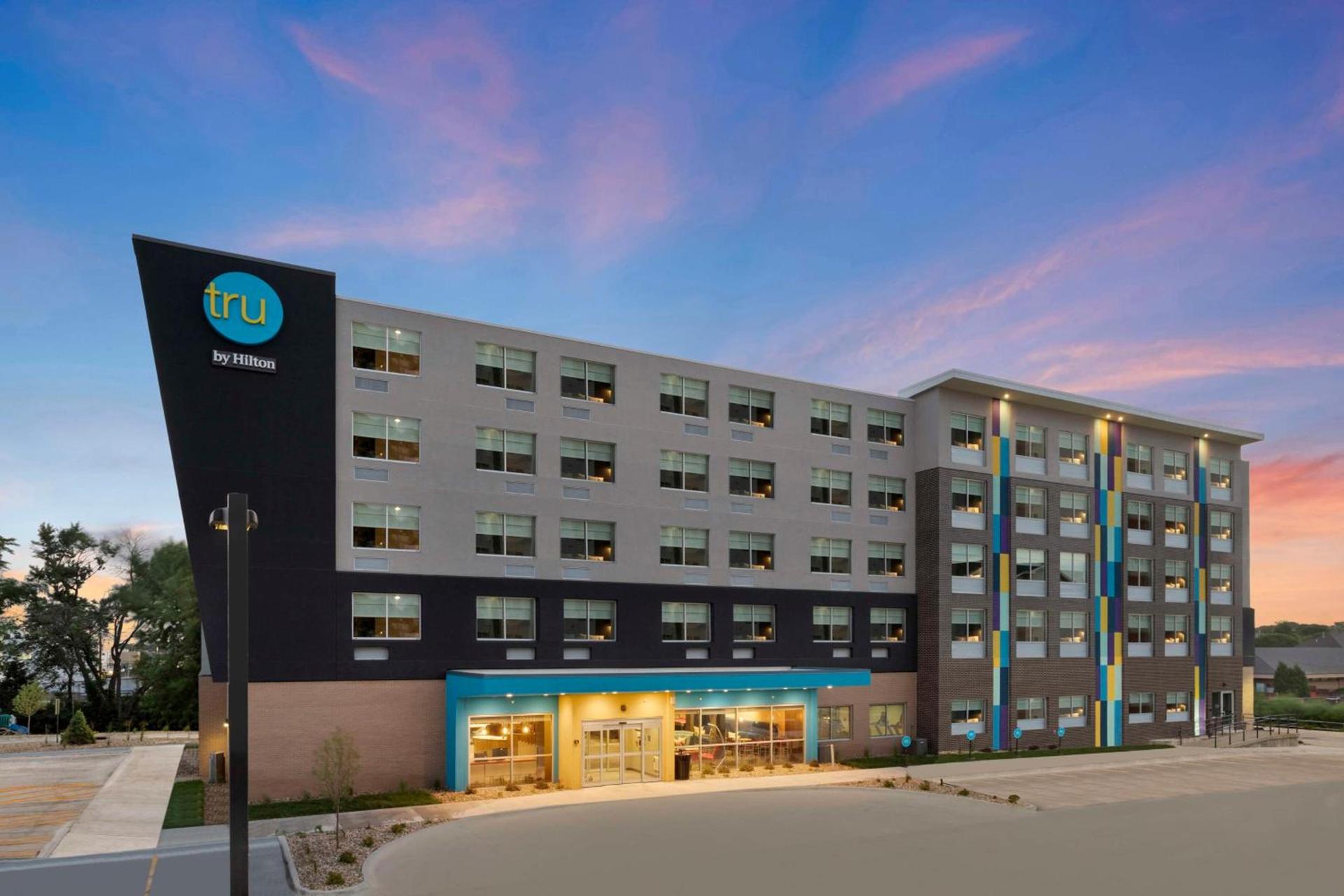 Tru By Hilton Lincoln East photo 3